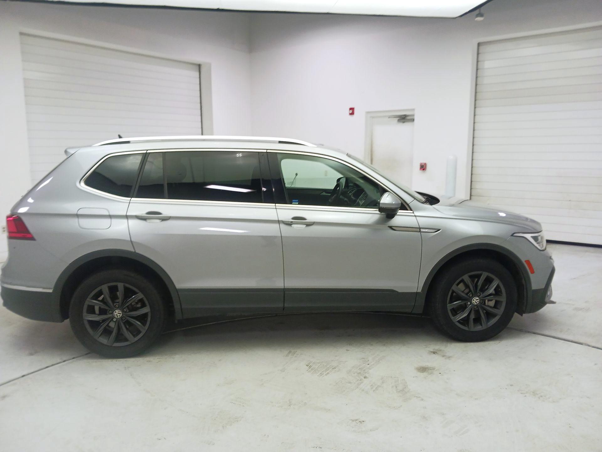 Thumbnail: 2022 Volkswagen Tiguan - 4