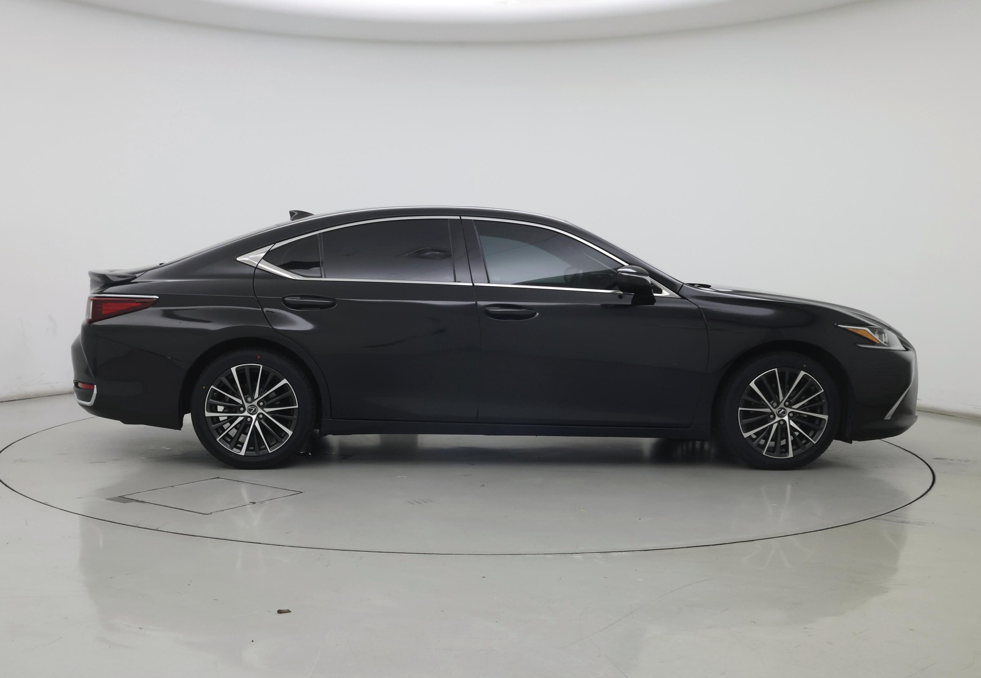 Thumbnail: 2023 Lexus ES - 7