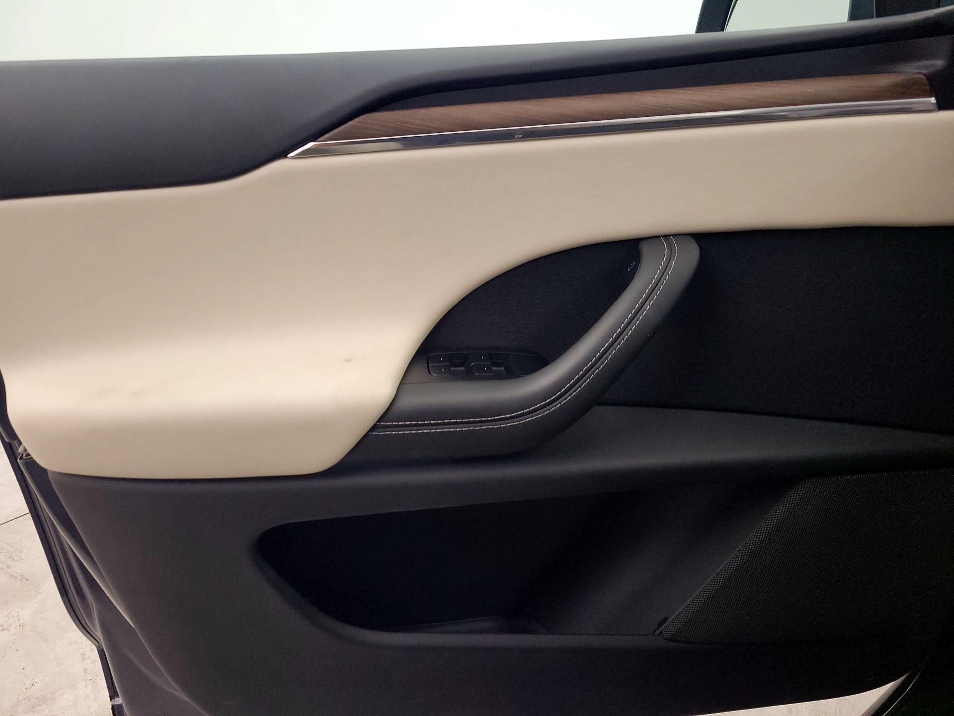 Thumbnail: 2022 Tesla Model X - 10