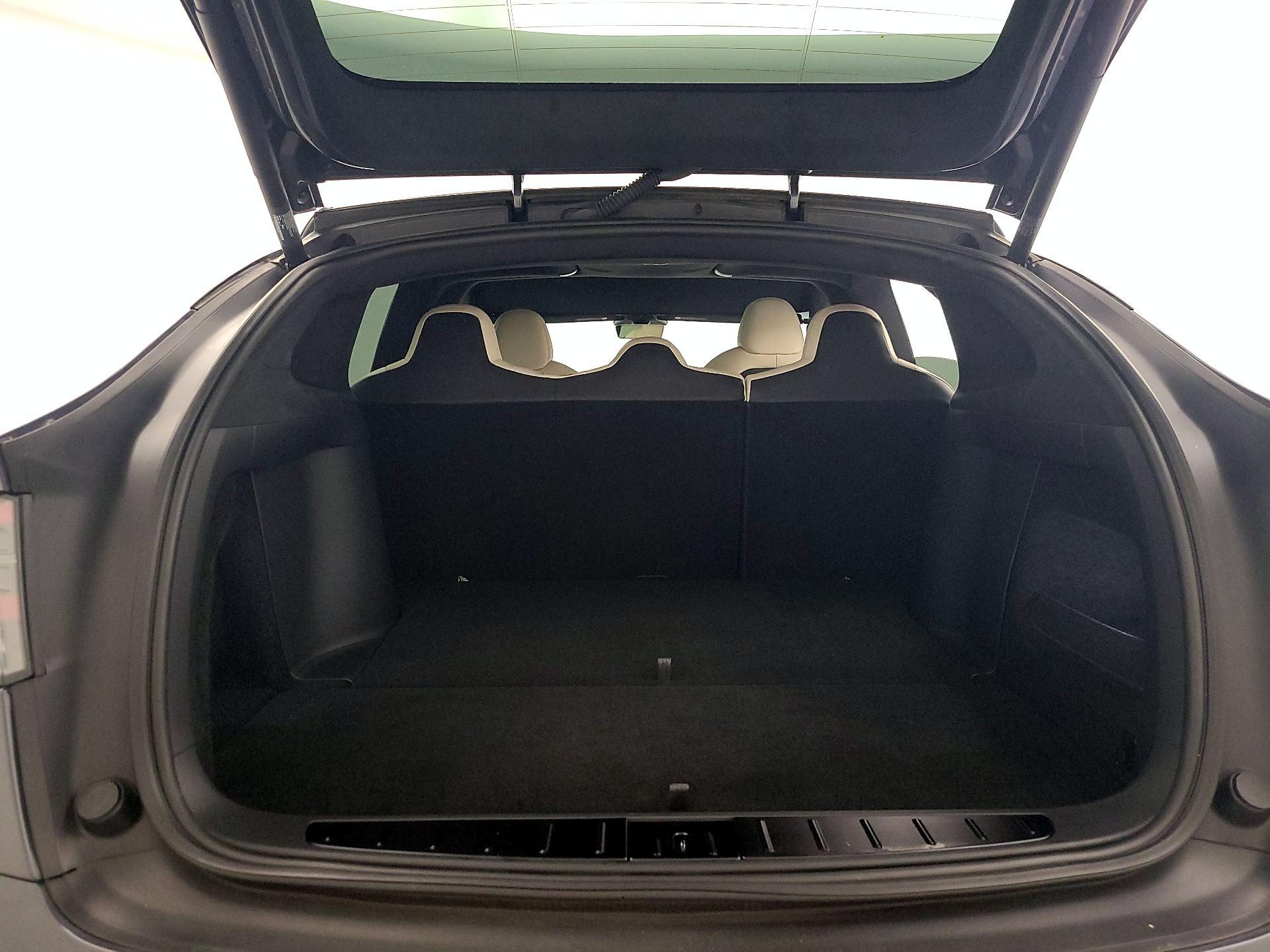 Thumbnail: 2022 Tesla Model X - 17