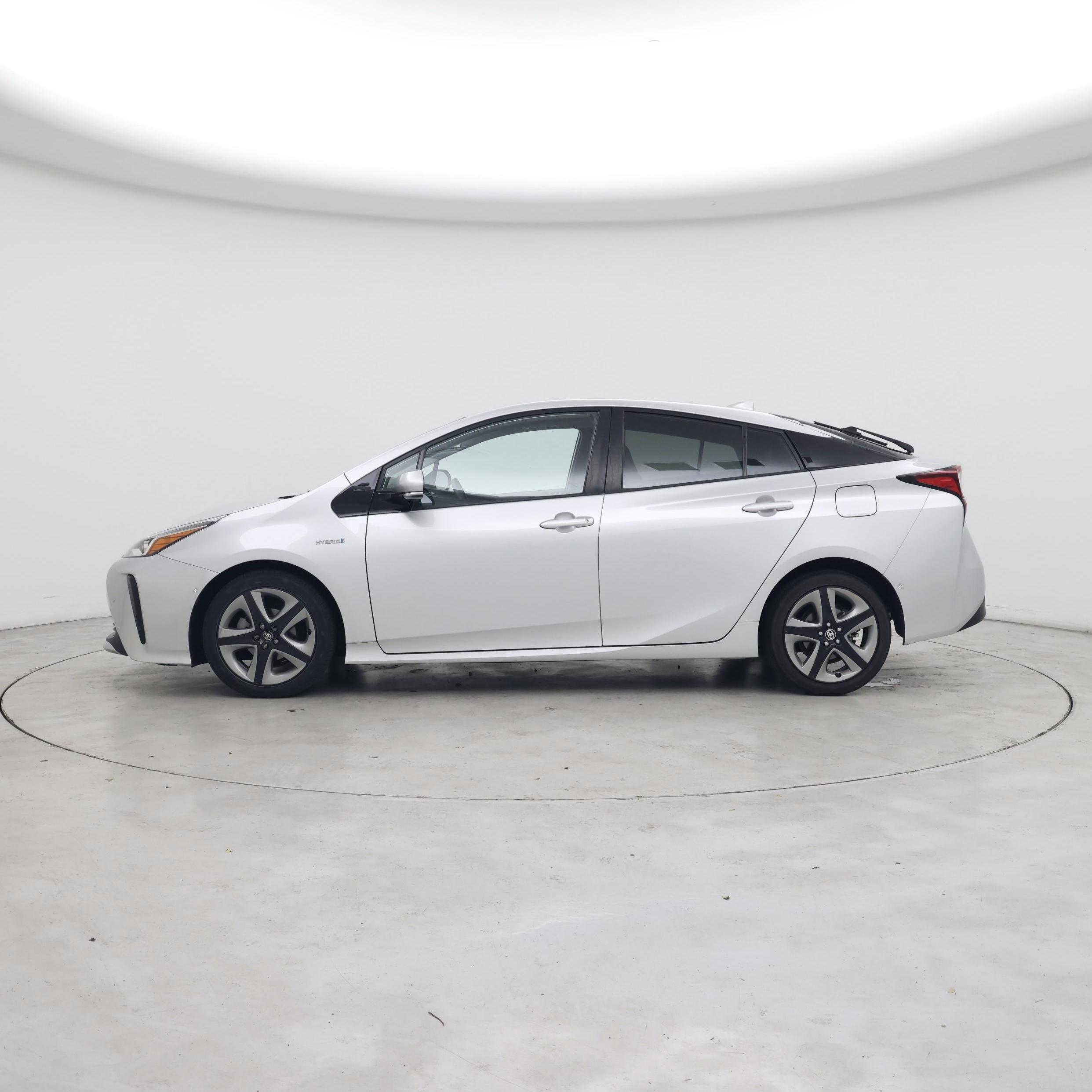 Thumbnail: 2019 Toyota Prius - 3