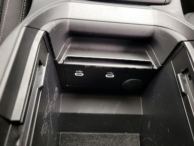 USB/AUX Ports