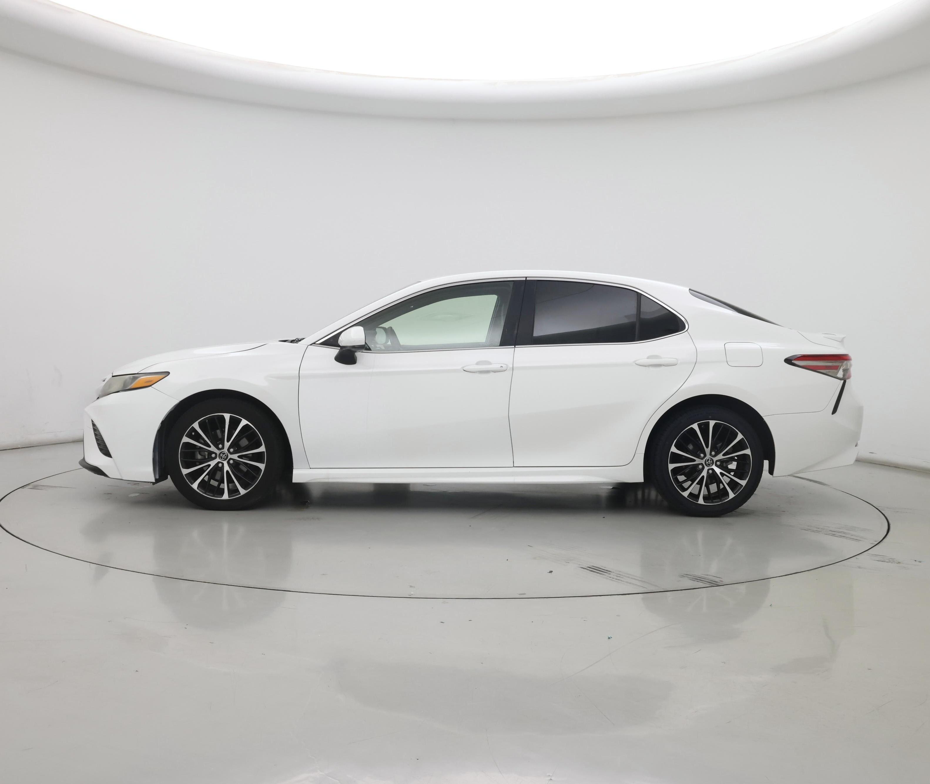 Thumbnail: 2018 Toyota Camry - 3