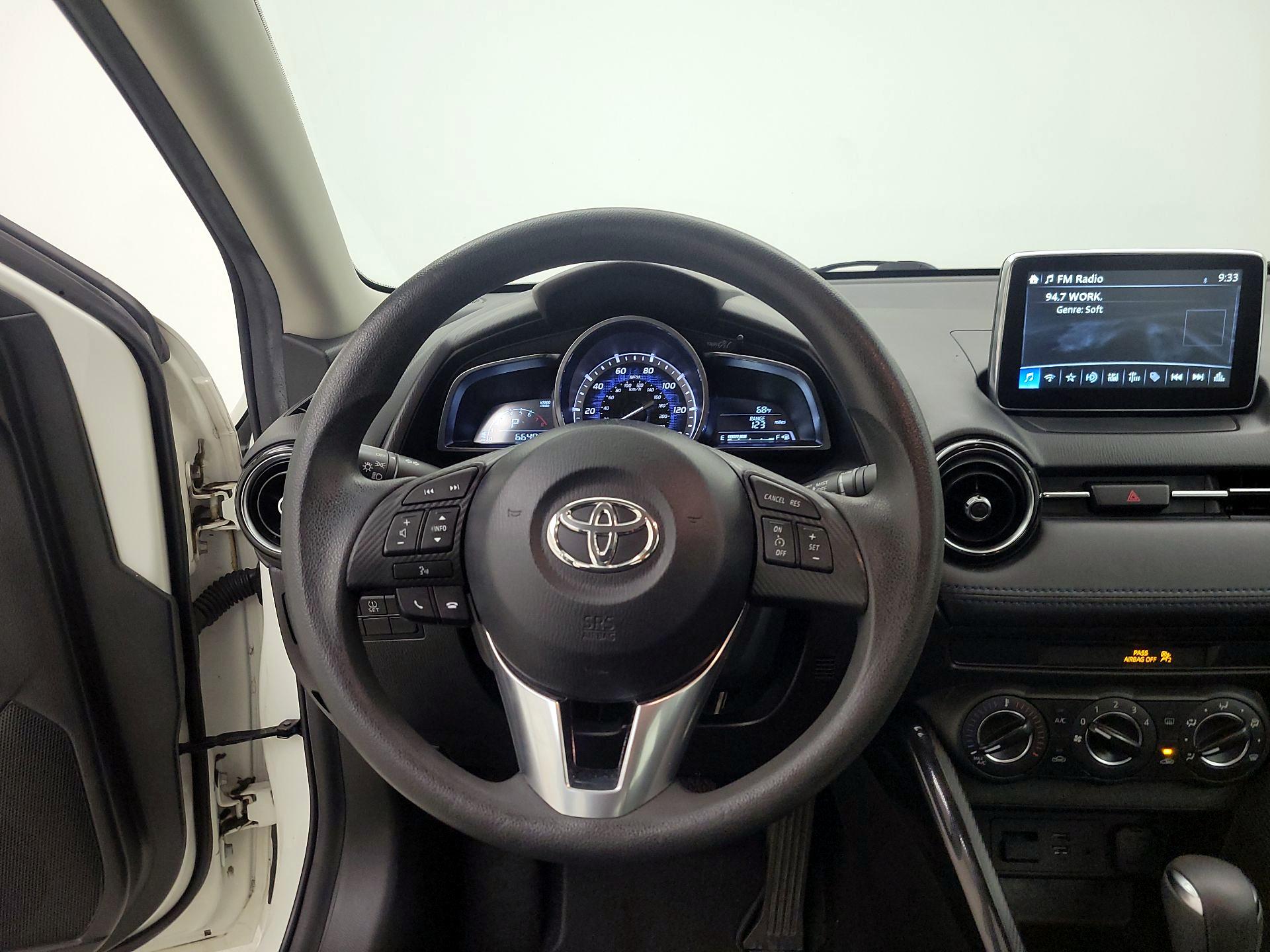 Thumbnail: 2017 Toyota Yaris iA - 10