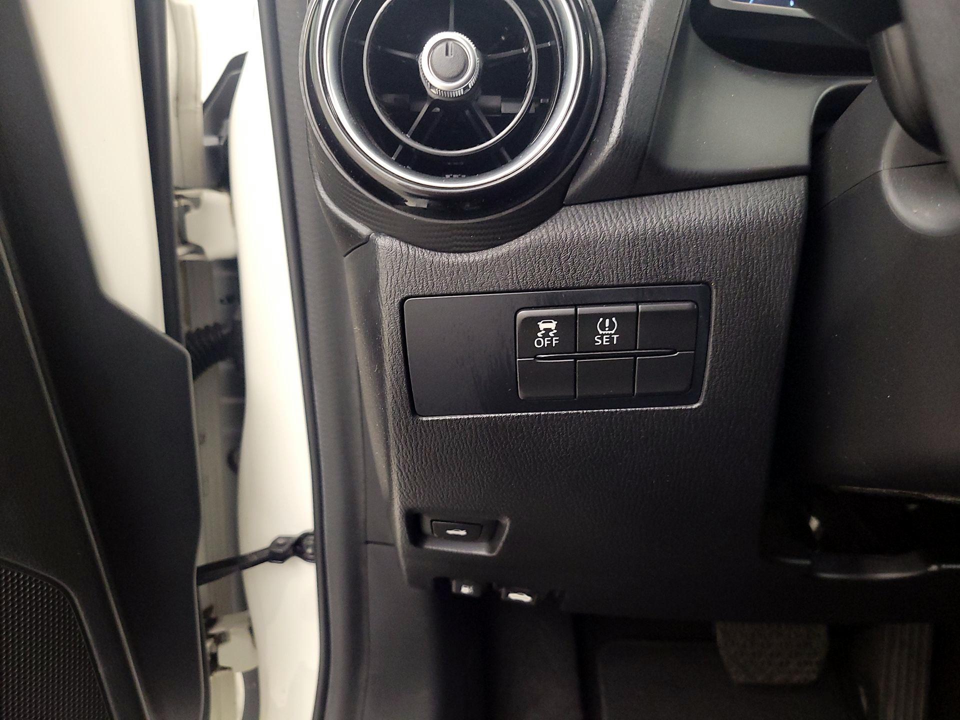 Thumbnail: 2017 Toyota Yaris iA - 13