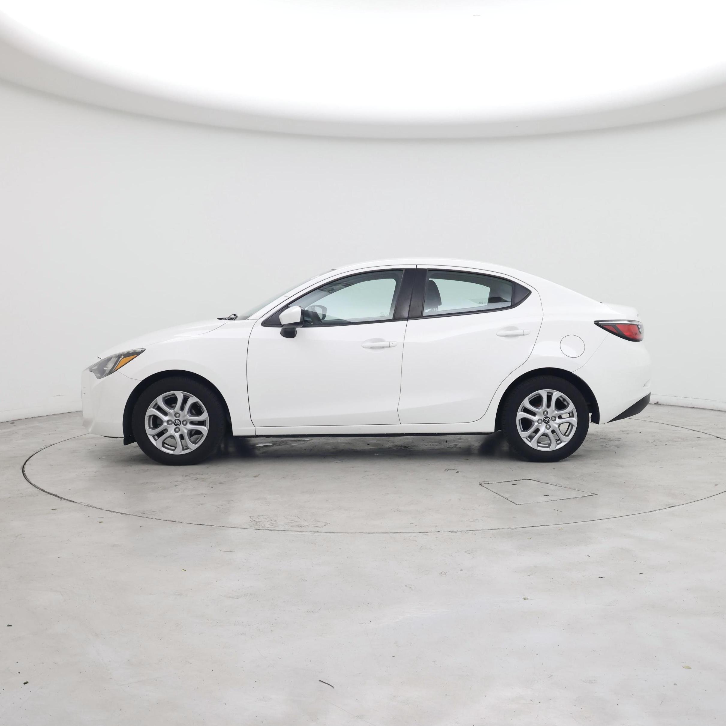 Thumbnail: 2017 Toyota Yaris iA - 3