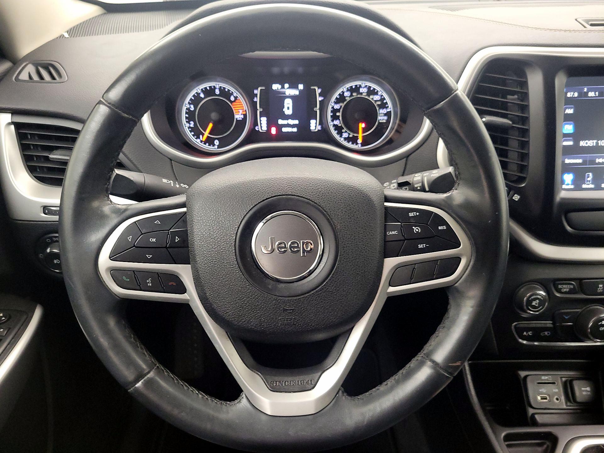 Thumbnail: 2018 Jeep Cherokee - 10