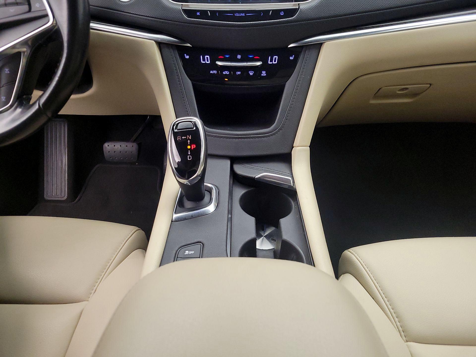 Thumbnail: 2018 Cadillac XT5 - 17