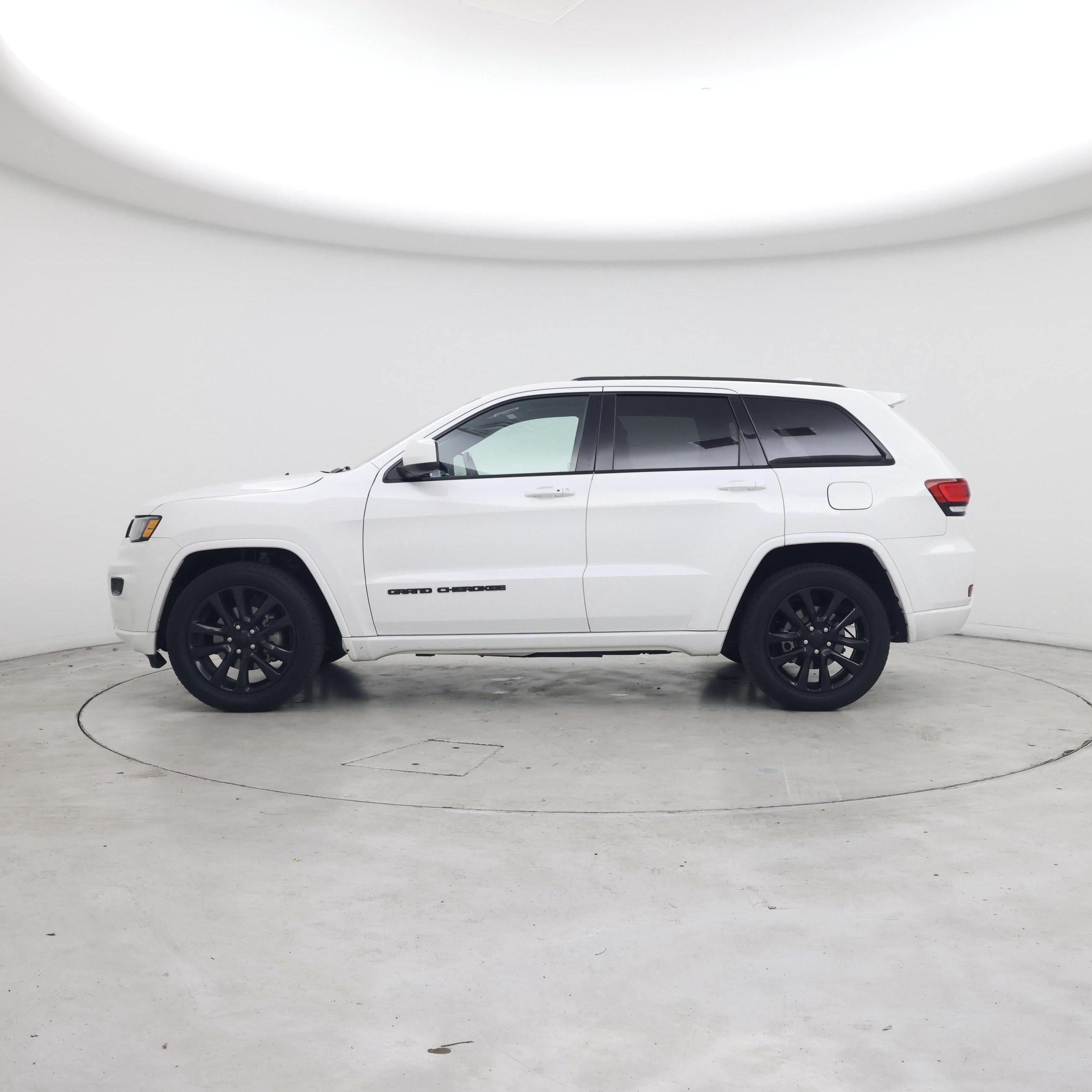 Thumbnail: 2018 Jeep Grand Cherokee - 3