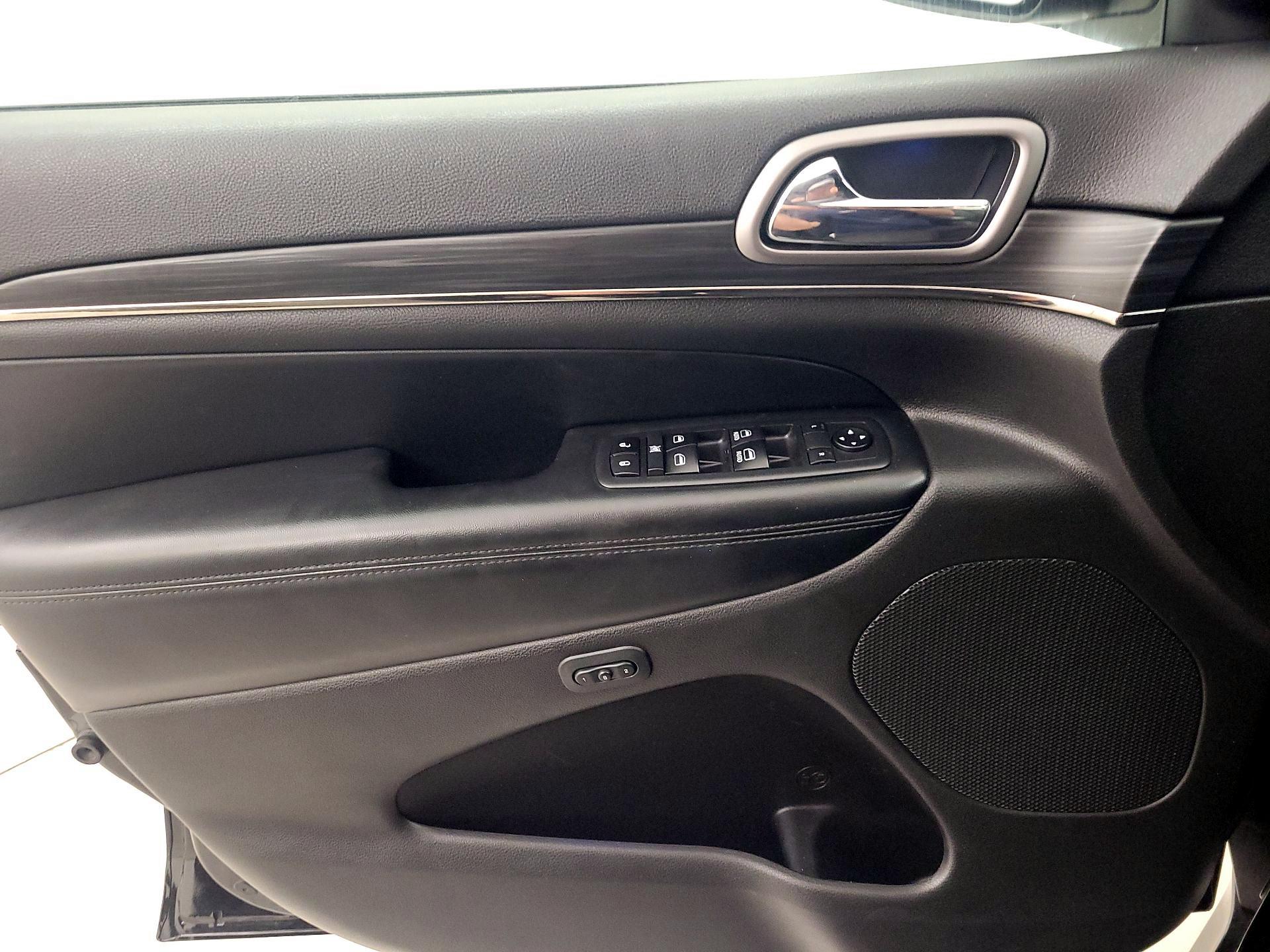 Thumbnail: 2020 Jeep Grand Cherokee - 13