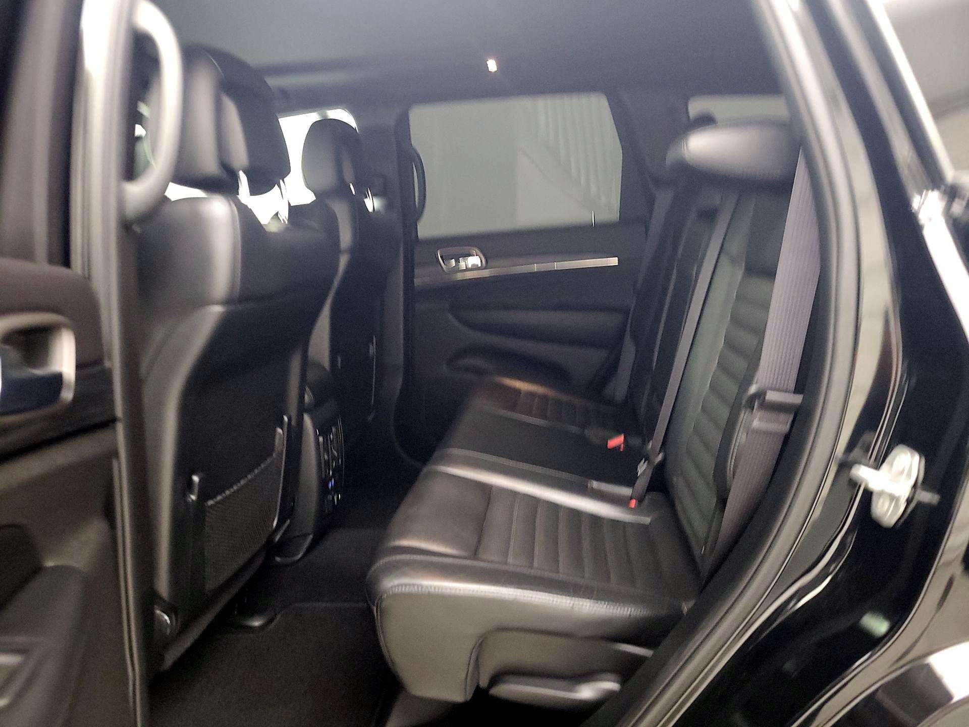 Thumbnail: 2020 Jeep Grand Cherokee - 20