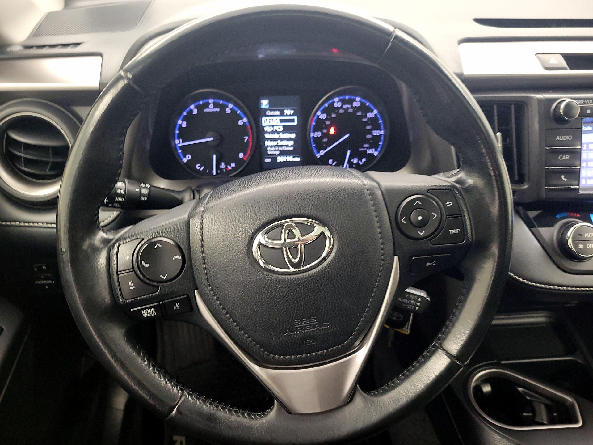 Thumbnail: 2018 Toyota RAV4 - 10
