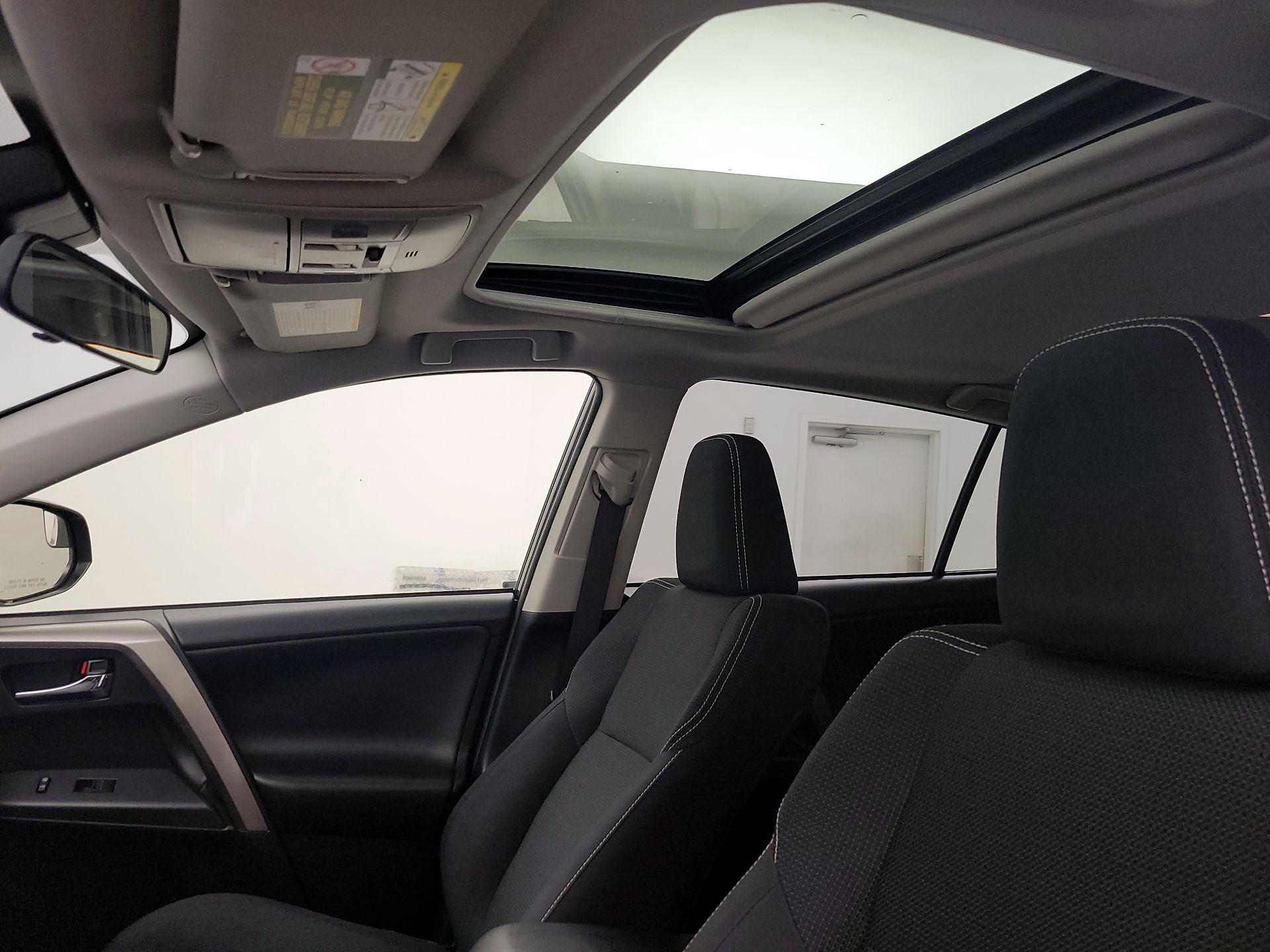 Thumbnail: 2018 Toyota RAV4 - 19