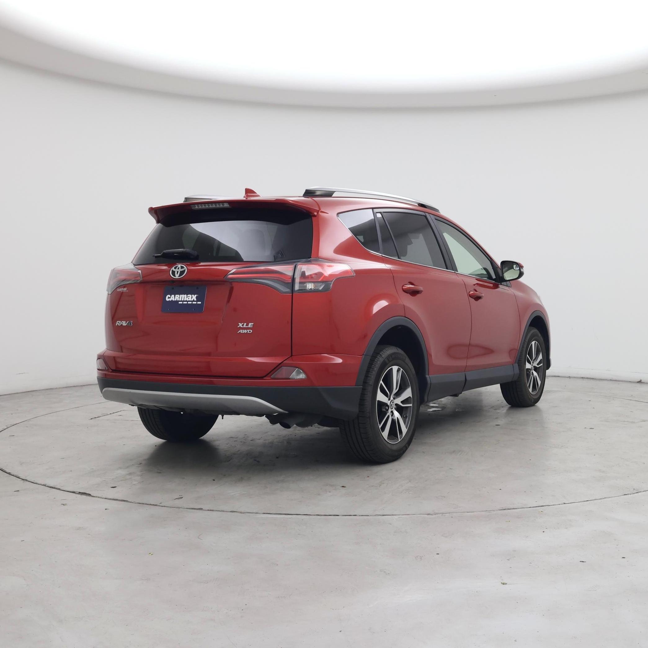 Thumbnail: 2017 Toyota RAV4 - 8