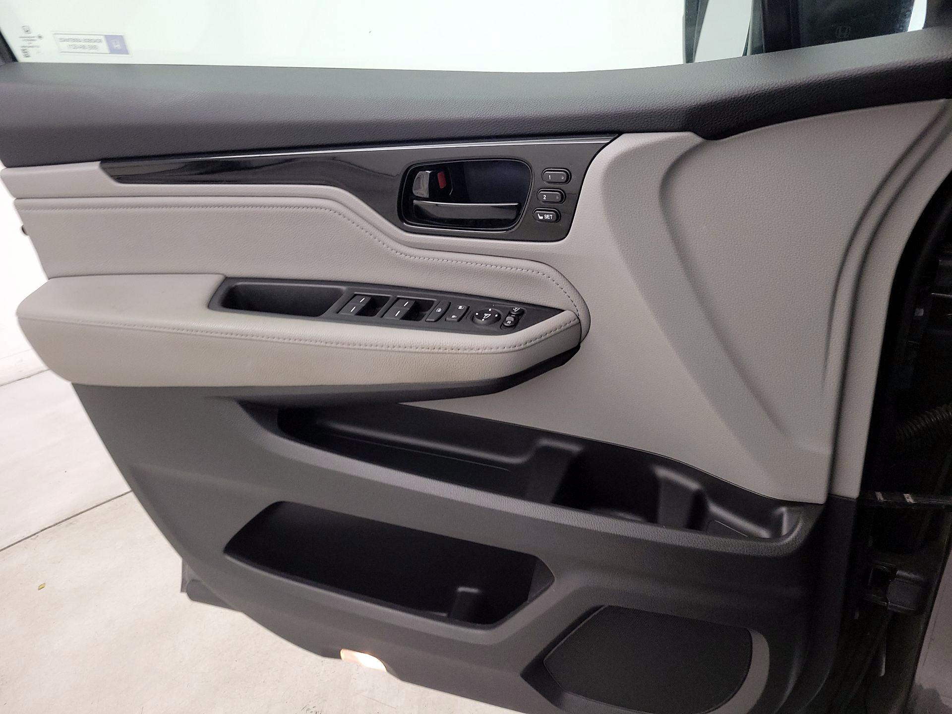 Thumbnail: 2018 Honda Odyssey - 12