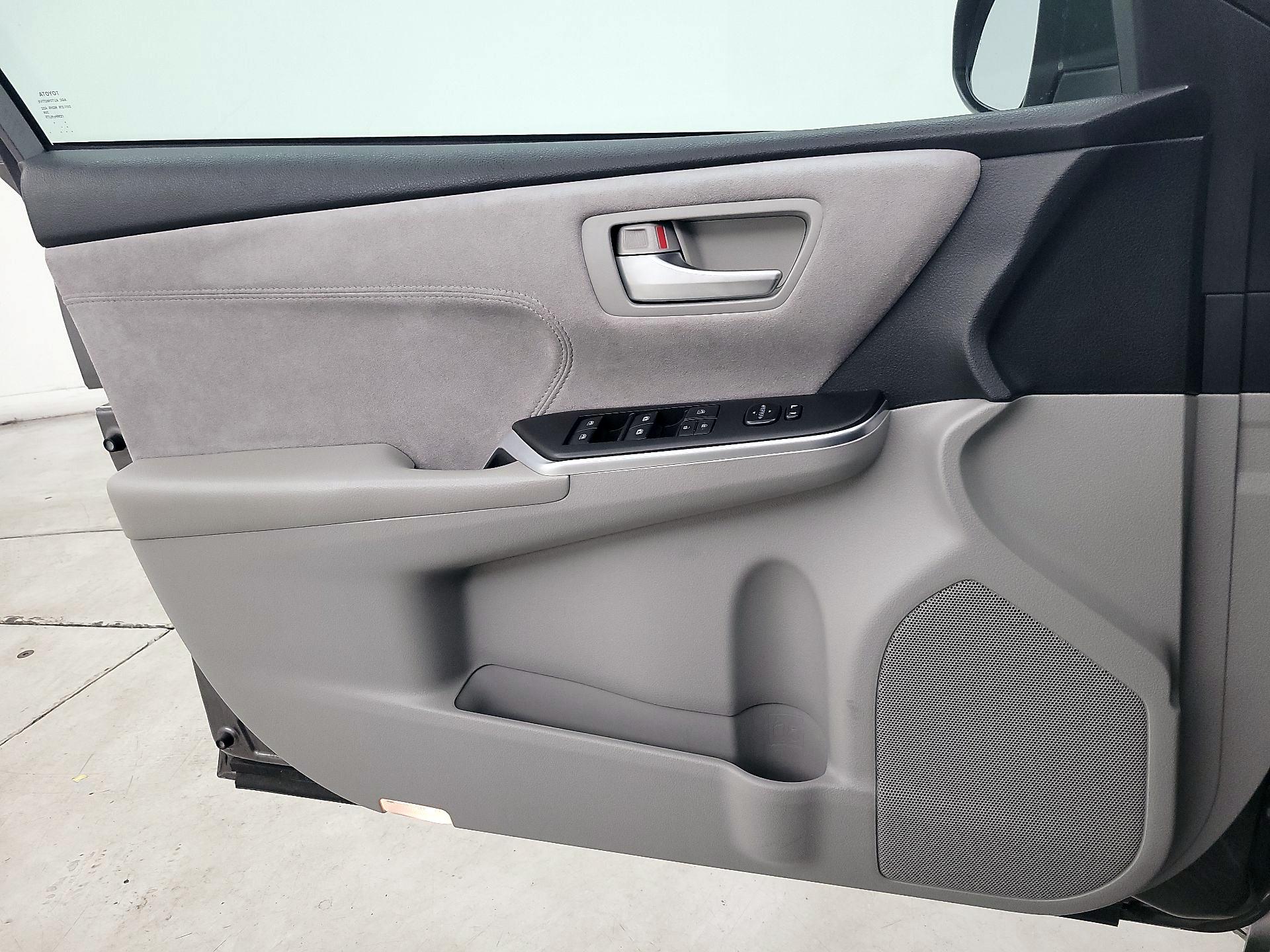 Thumbnail: 2015 Toyota Camry - 10