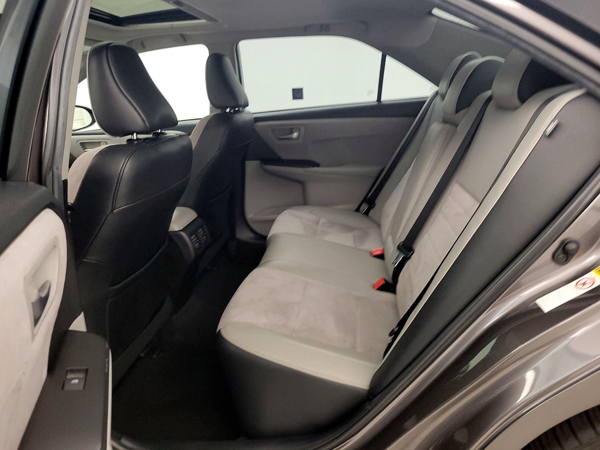 Thumbnail: 2015 Toyota Camry - 18