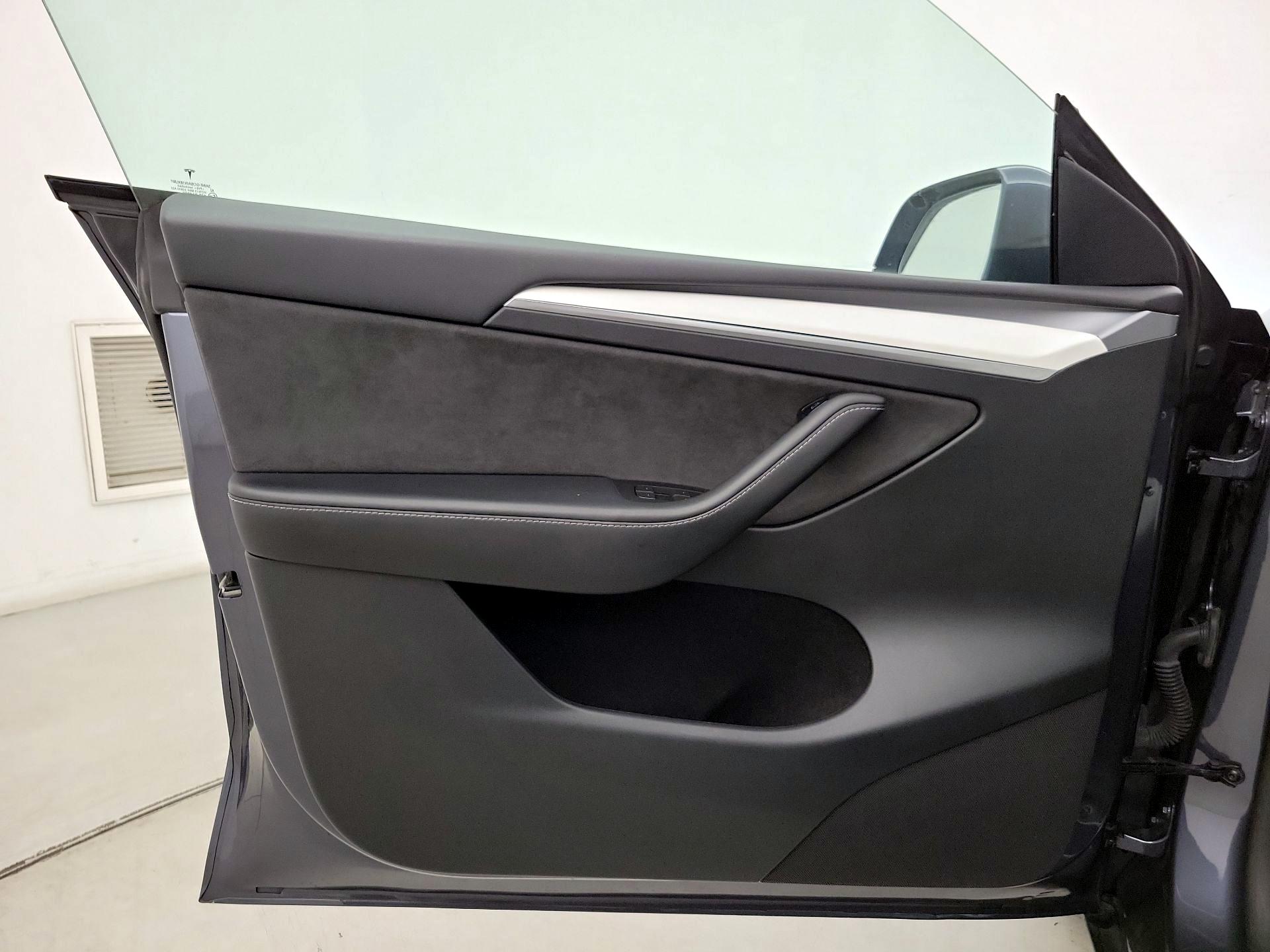 Thumbnail: 2023 Tesla Model Y - 12