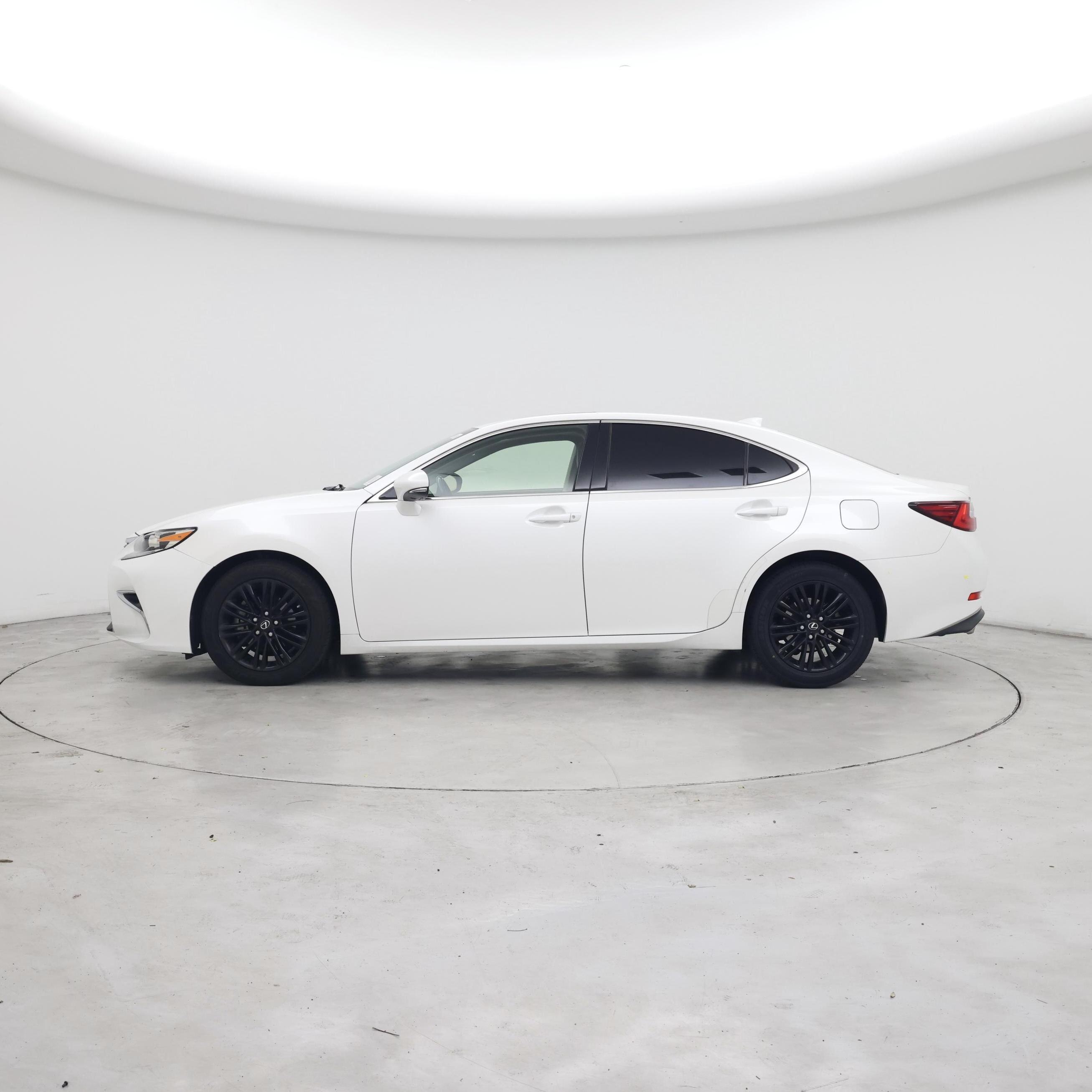 Thumbnail: 2017 Lexus ES - 3