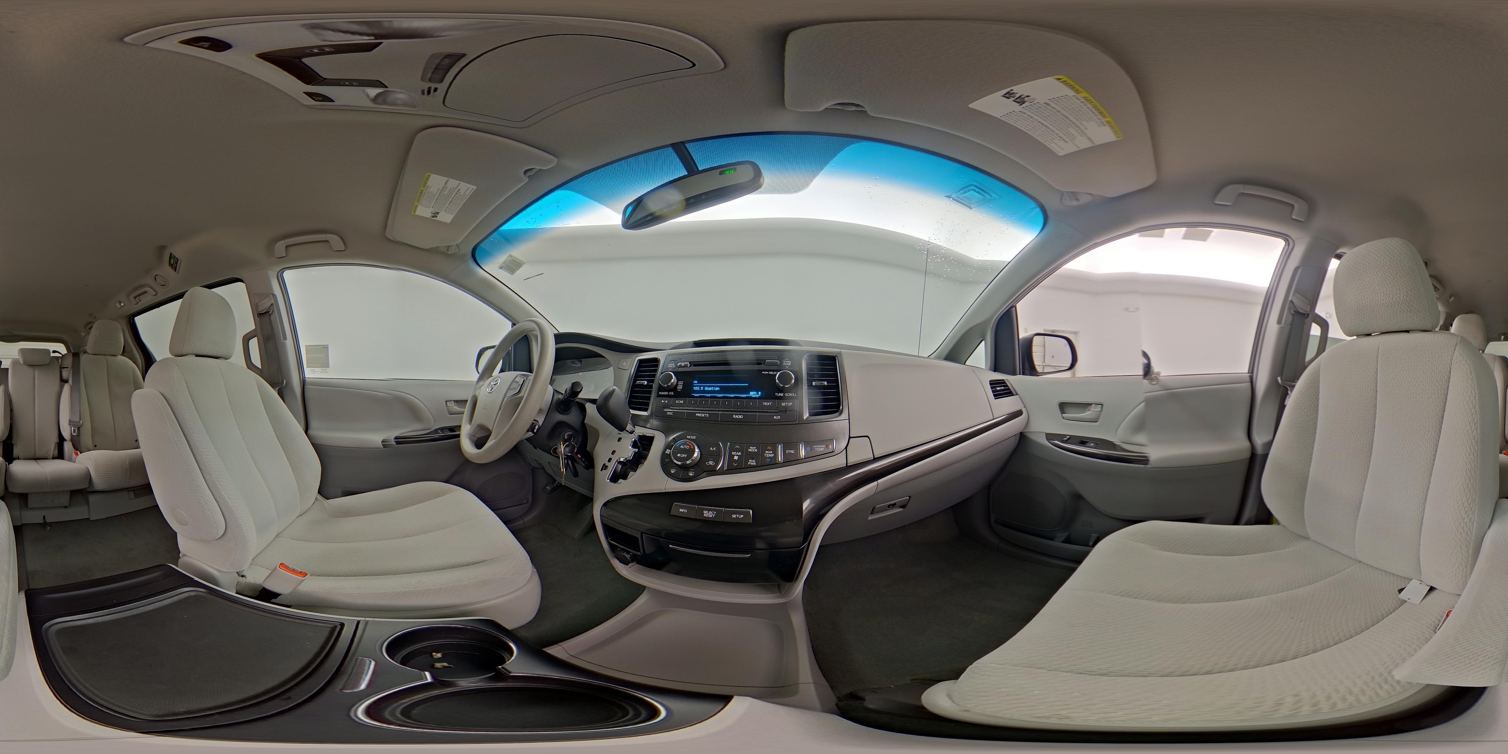2014 Toyota Sienna LE - Photo 25
