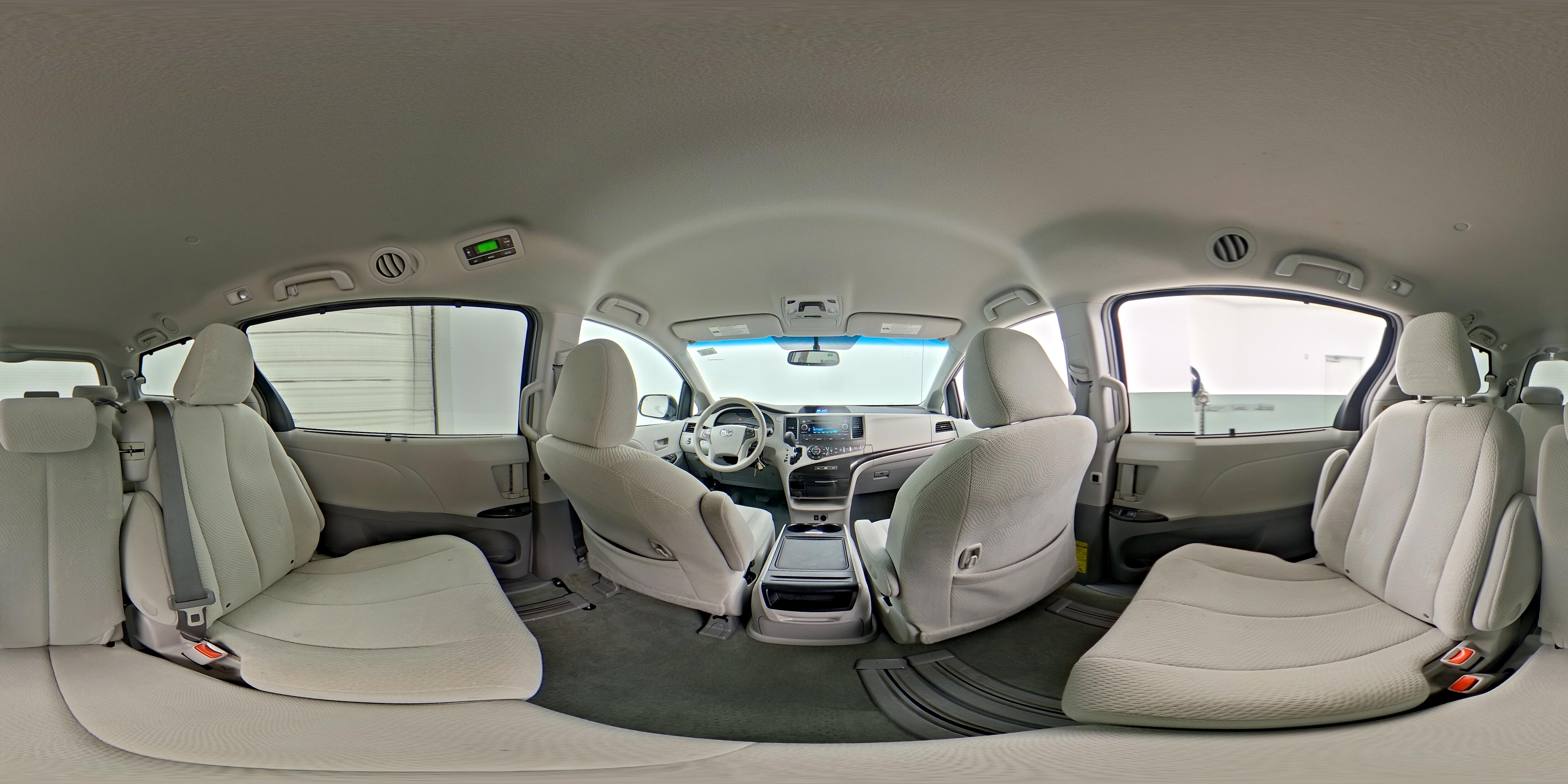 2014 Toyota Sienna LE - Photo 26