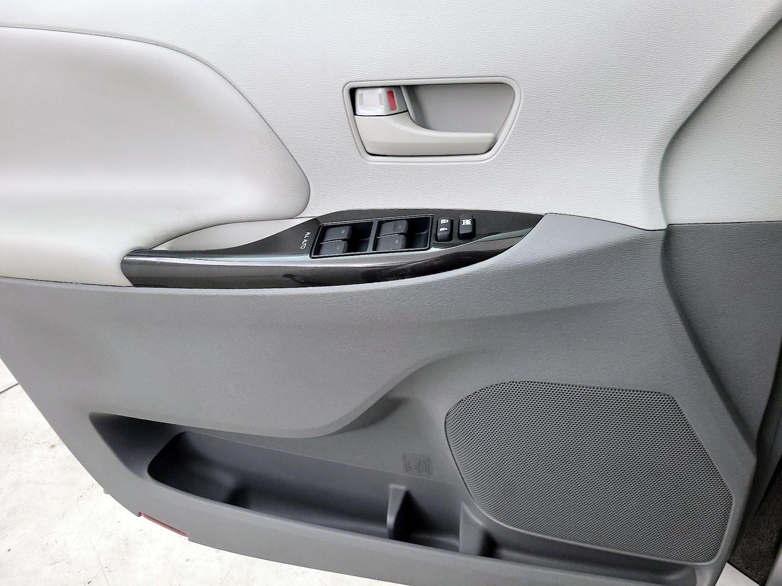 2014 Toyota Sienna LE - Photo 13