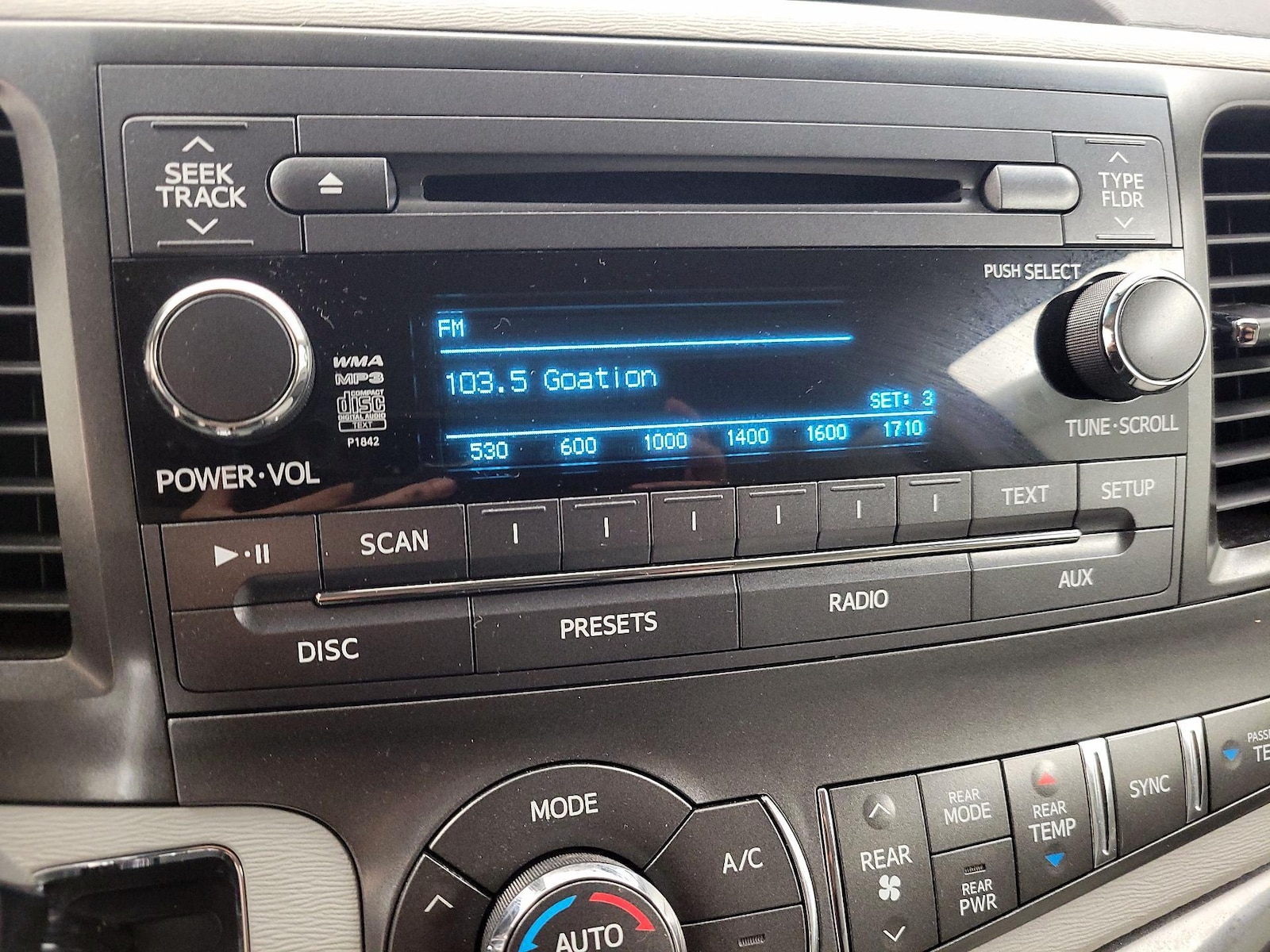 2014 Toyota Sienna LE - Photo 16