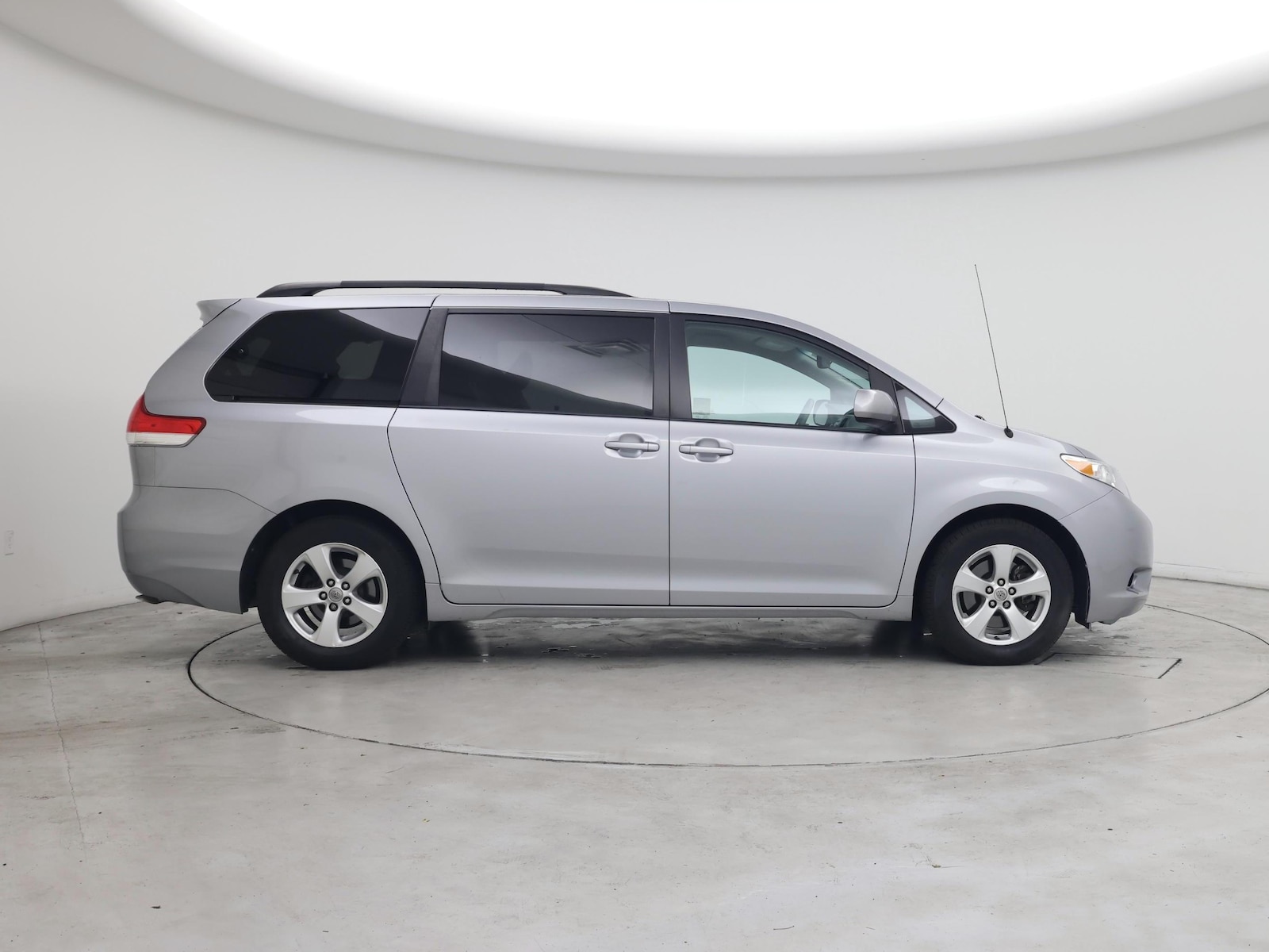 2014 Toyota Sienna LE - Photo 8