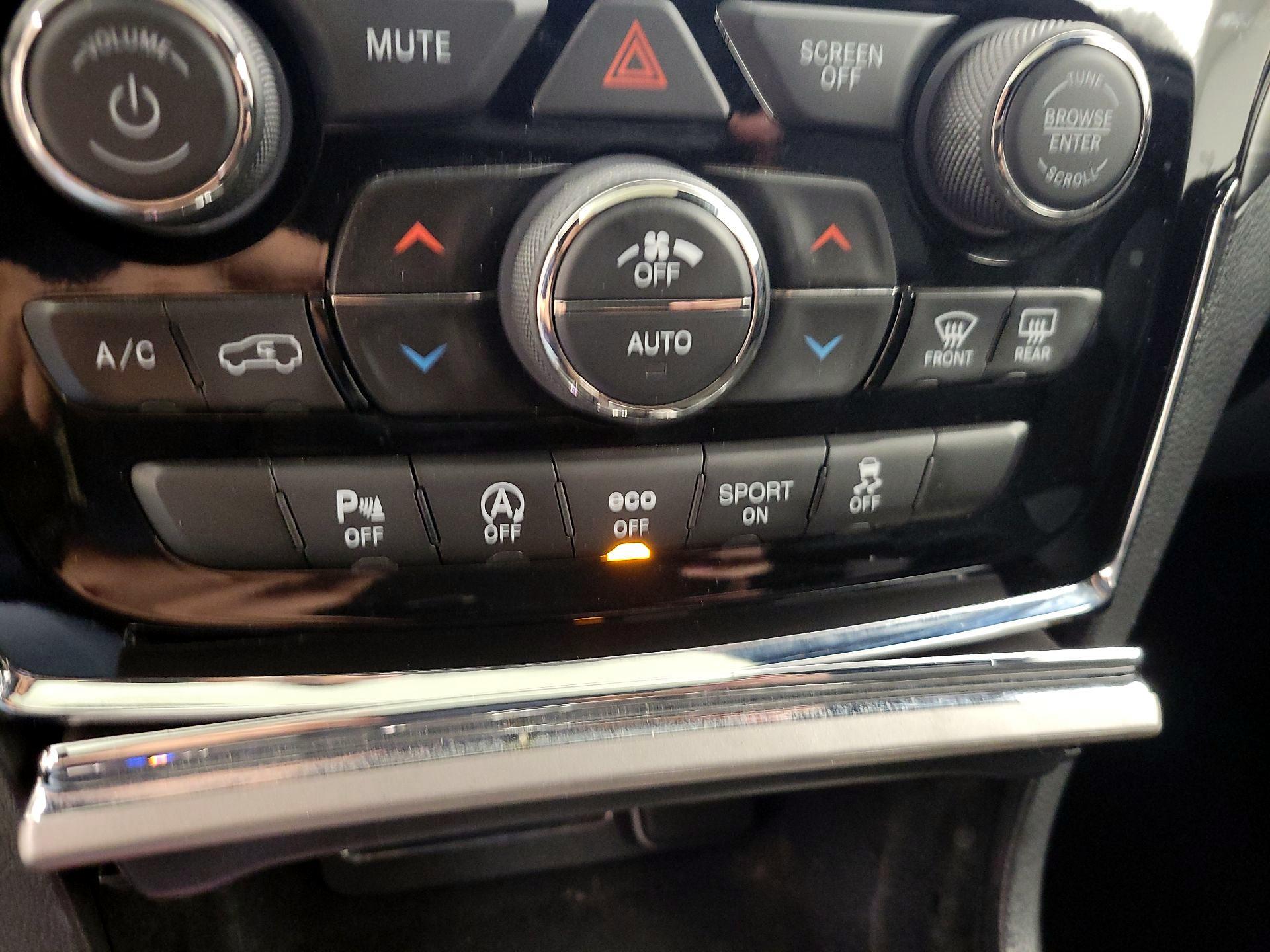 Thumbnail: 2020 Jeep Grand Cherokee - 17