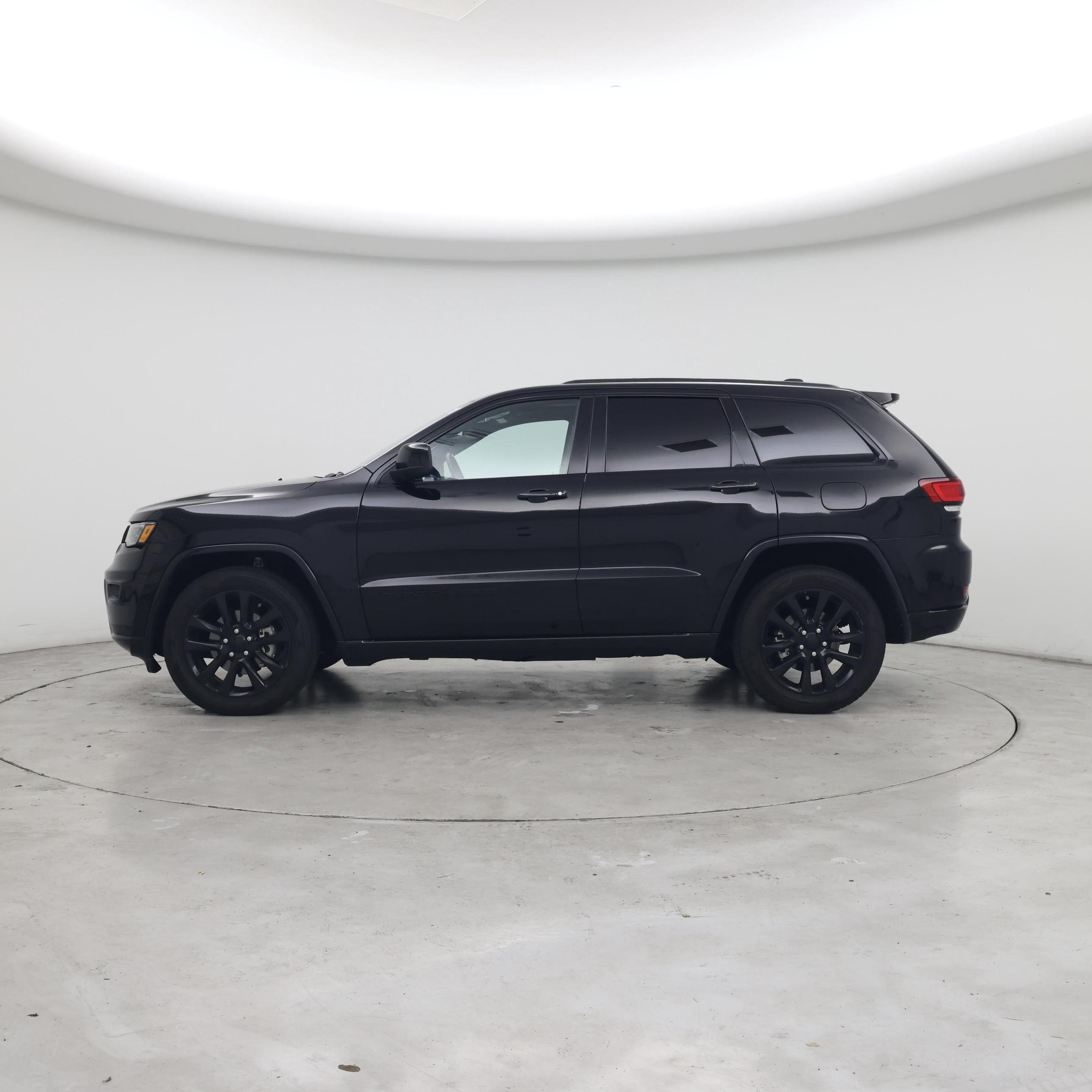 Thumbnail: 2020 Jeep Grand Cherokee - 3