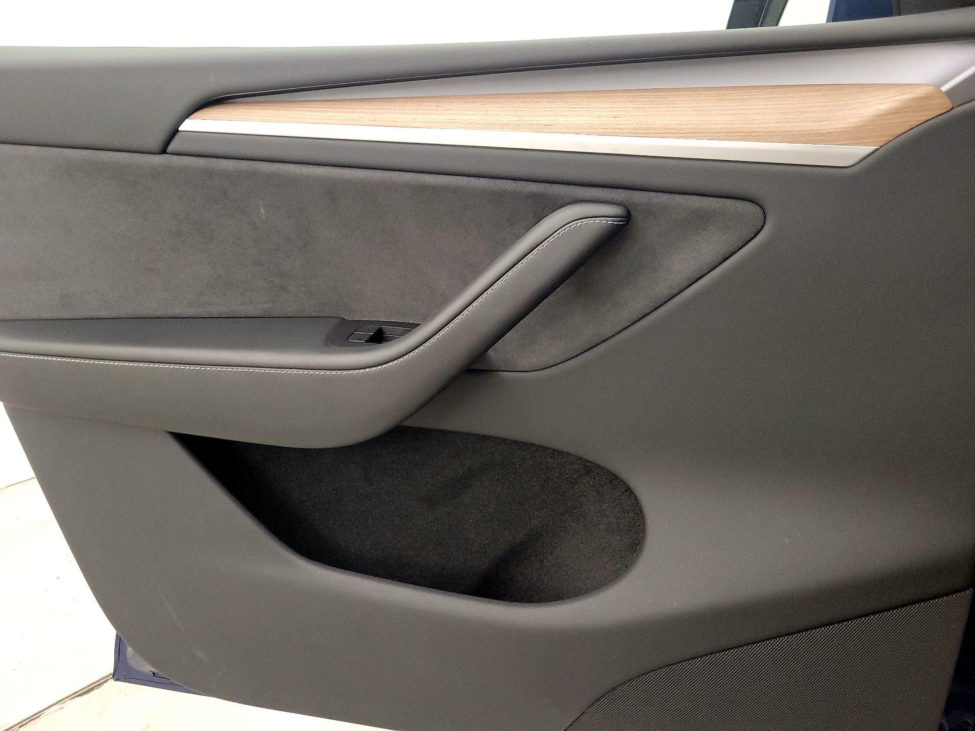 Thumbnail: 2023 Tesla Model Y - 12
