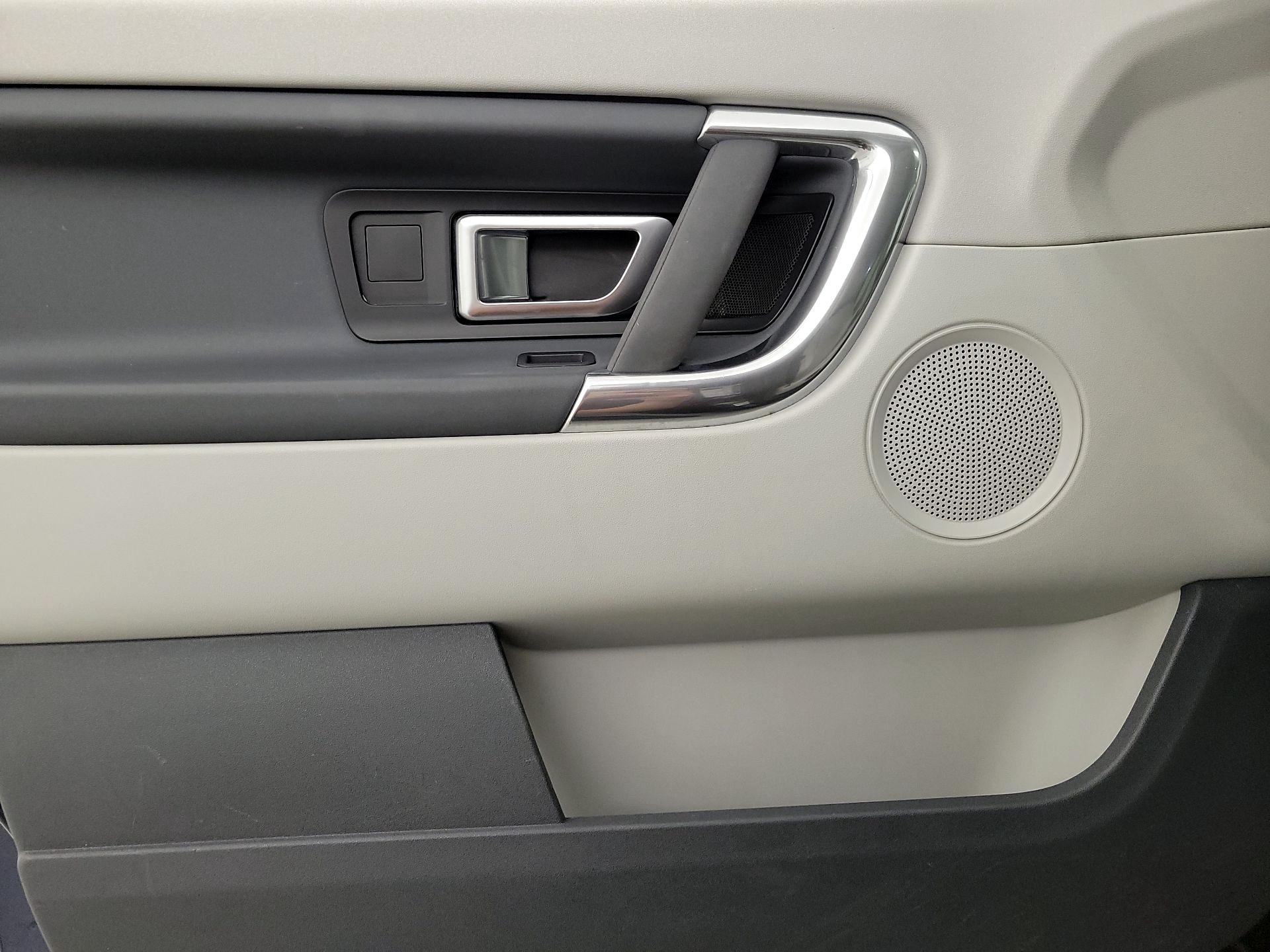 Thumbnail: 2019 Land Rover Discovery Sport - 12