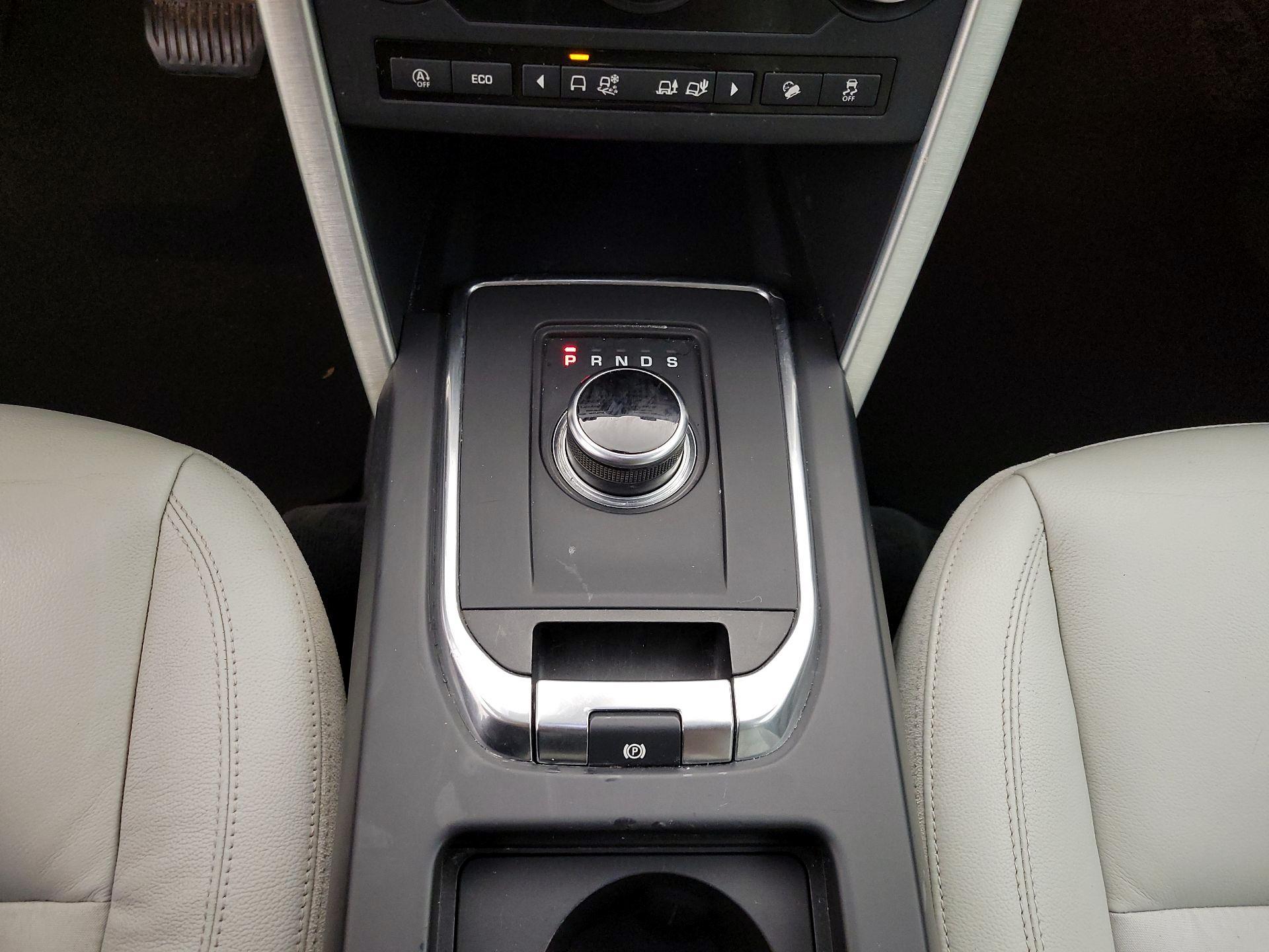 Thumbnail: 2019 Land Rover Discovery Sport - 17