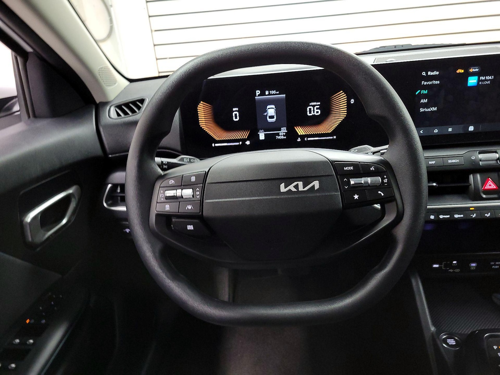2025 Kia K4 LXS - Photo 11