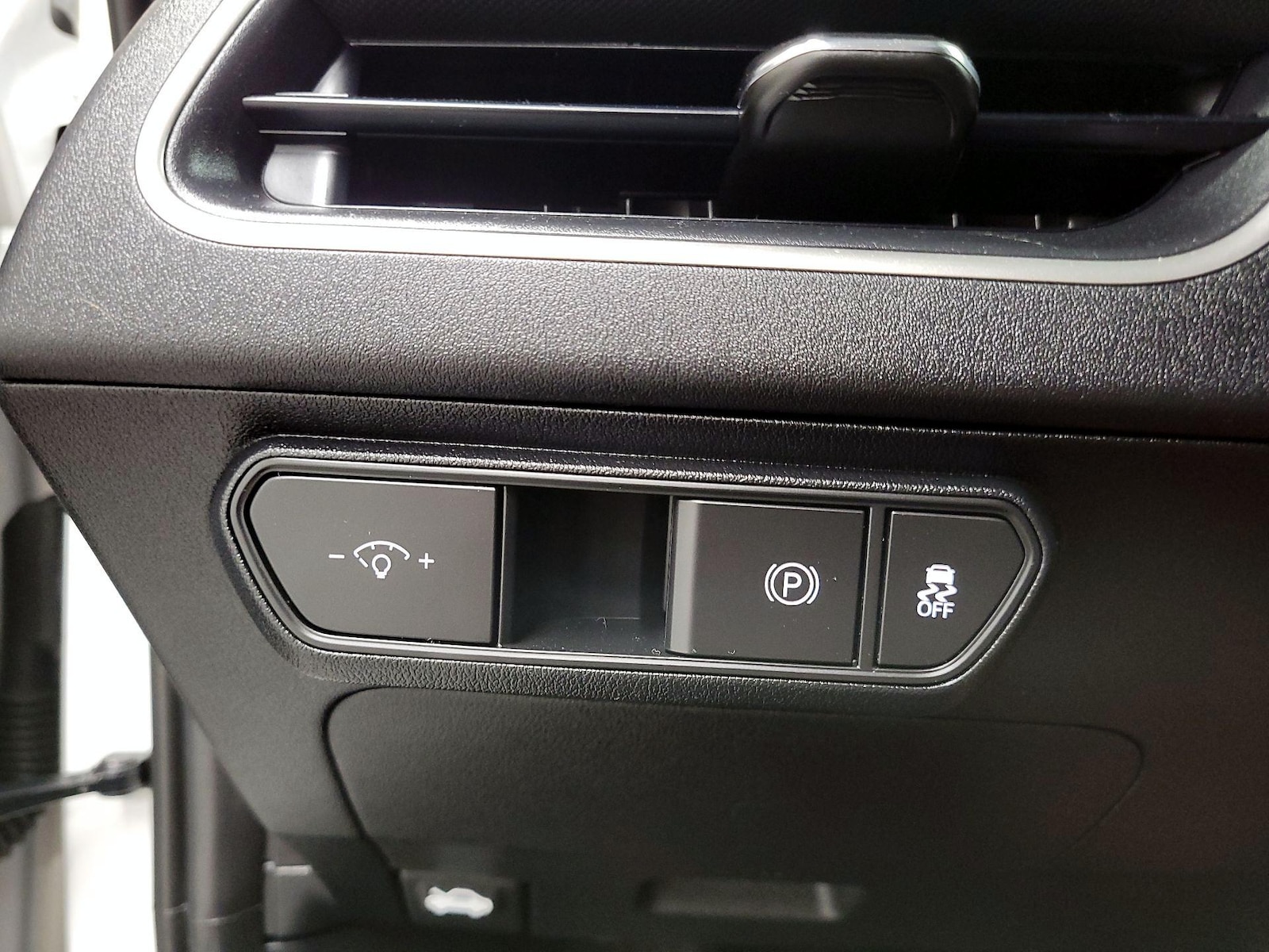 2025 Kia K4 LXS - Photo 14