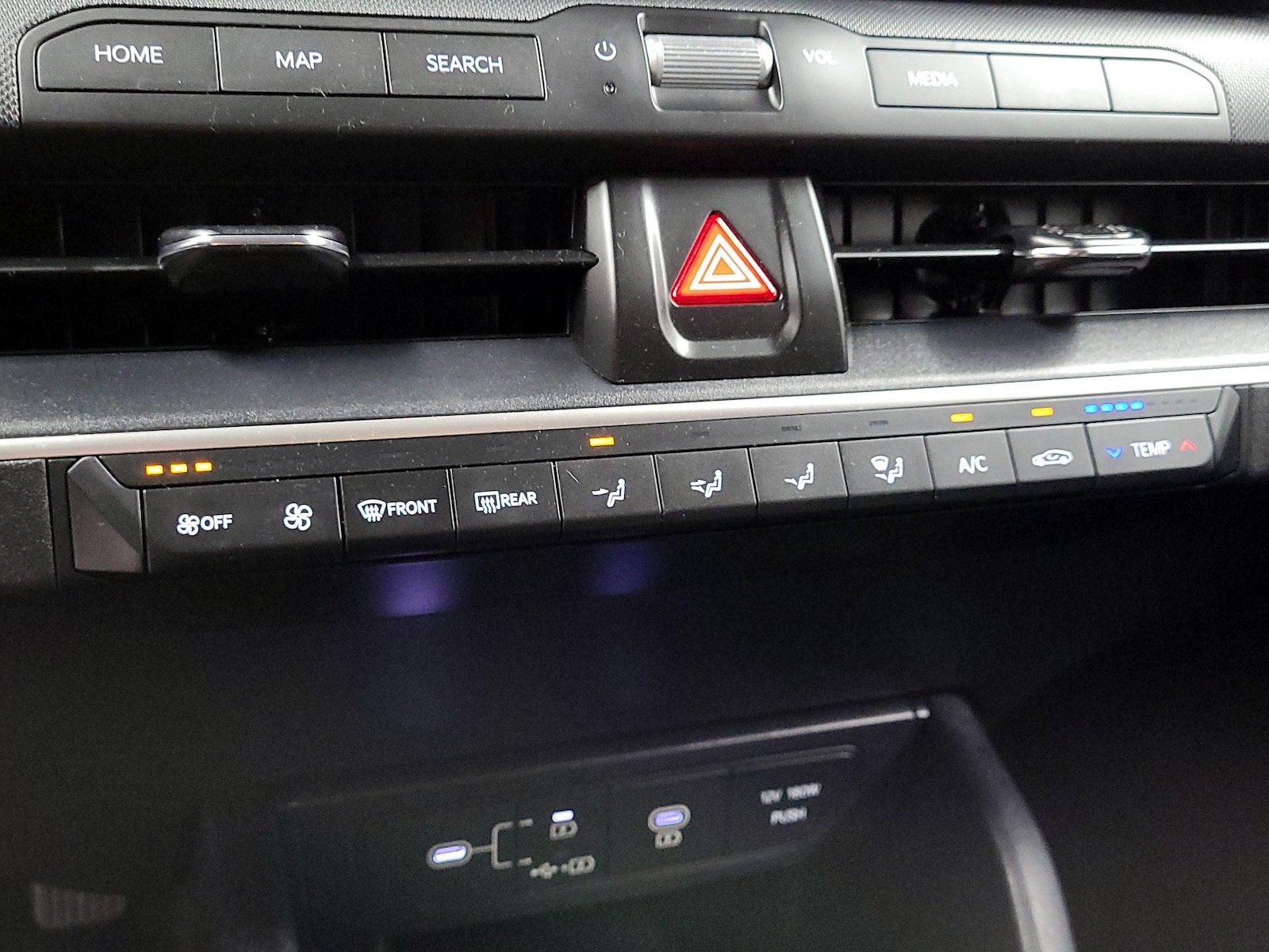 2025 Kia K4 LXS - Photo 17
