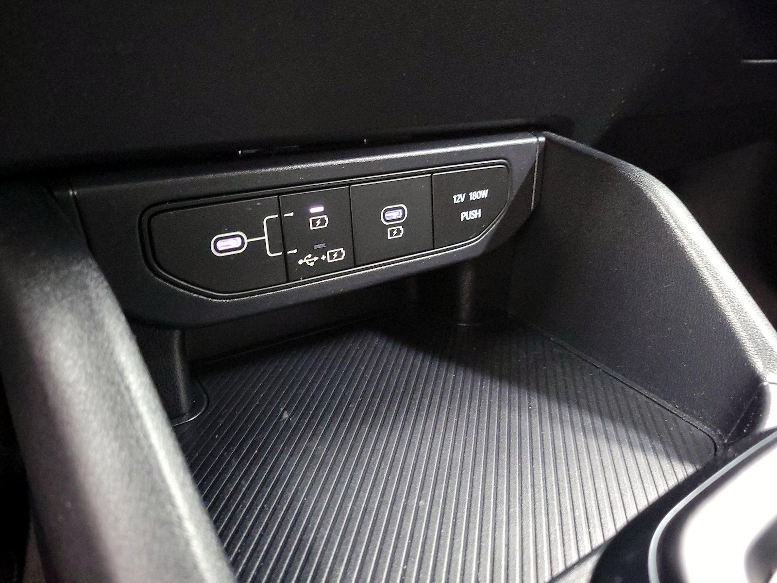 2025 Kia K4 LXS - Photo 19