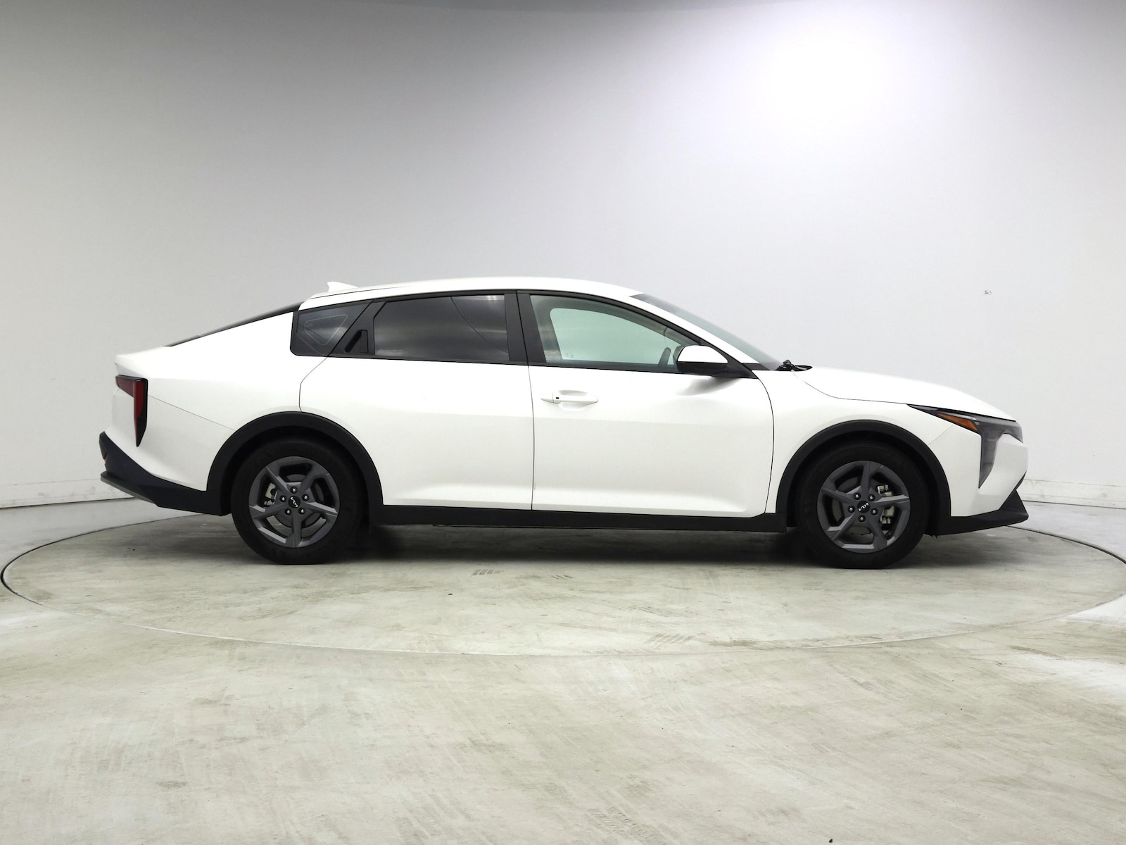 2025 Kia K4 LXS - Photo 8