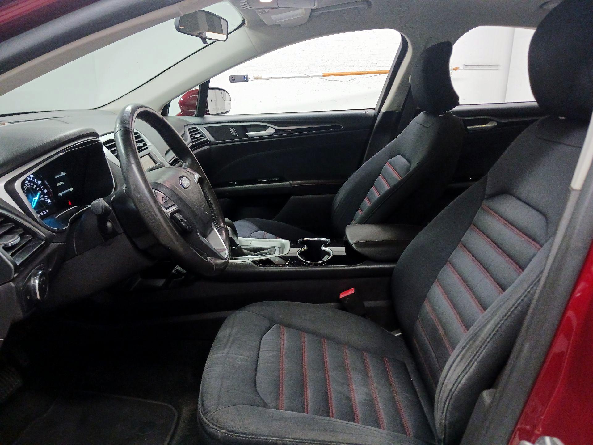Thumbnail: 2016 Ford Fusion - 11