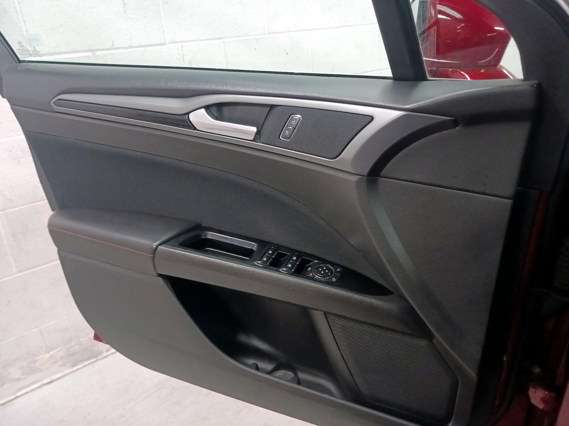 Thumbnail: 2016 Ford Fusion - 12