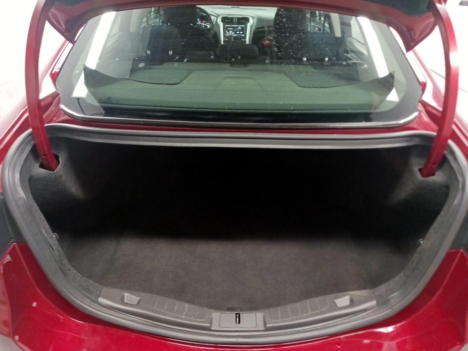 Thumbnail: 2016 Ford Fusion - 19