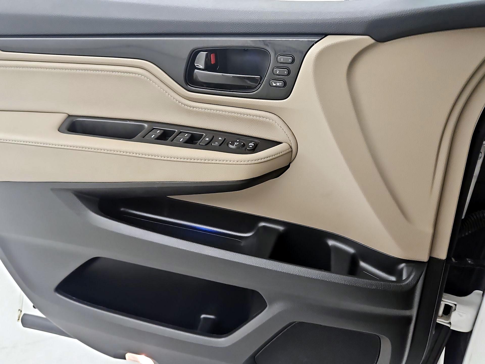 Thumbnail: 2023 Honda Odyssey - 12