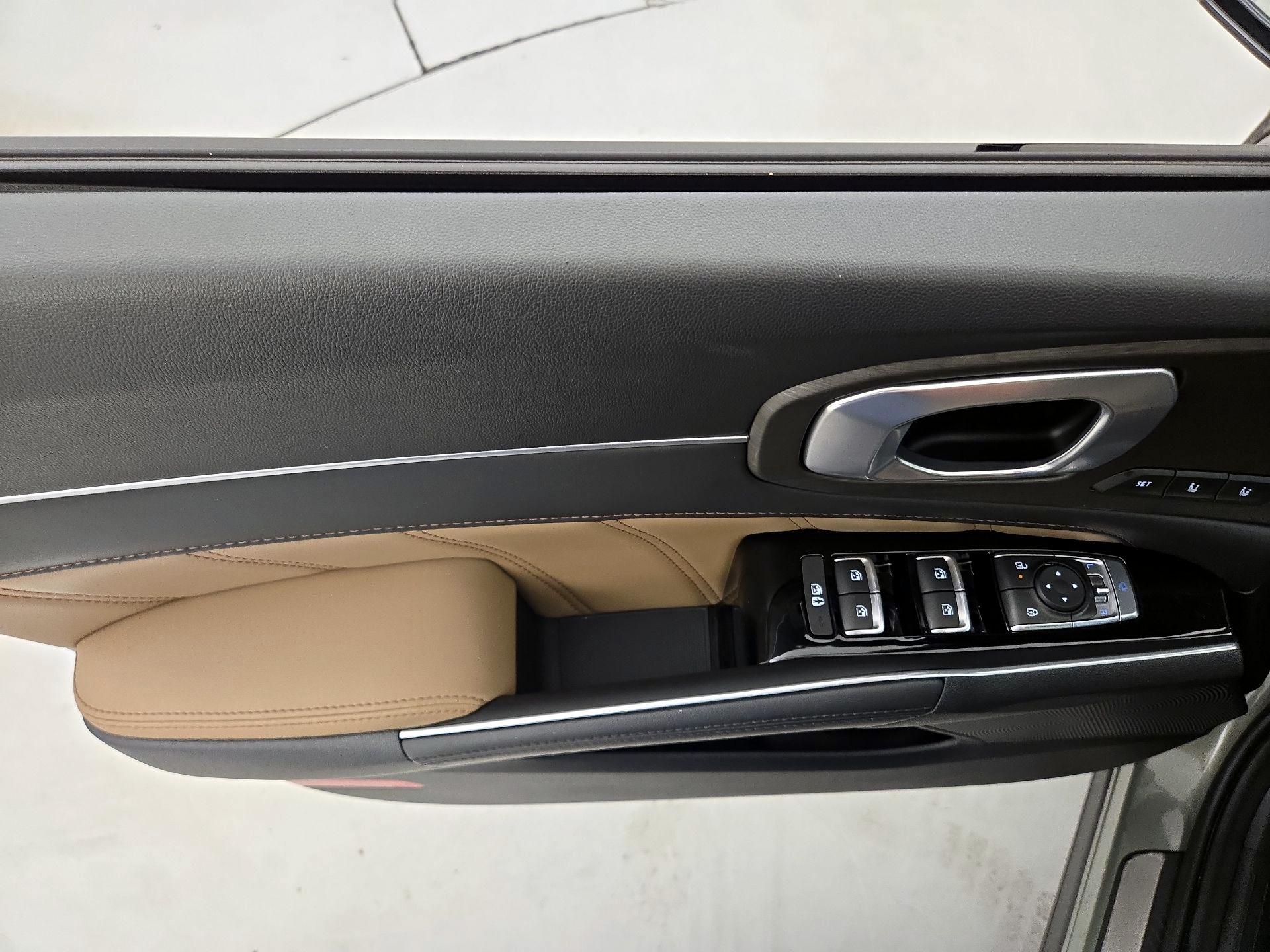 Thumbnail: 2024 Kia Sorento - 12