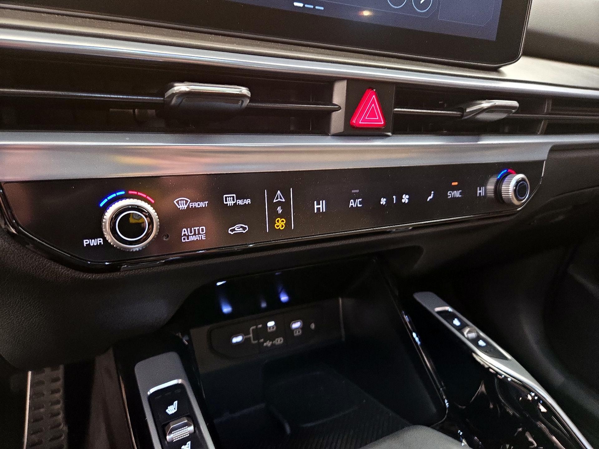 Thumbnail: 2024 Kia Sorento - 17