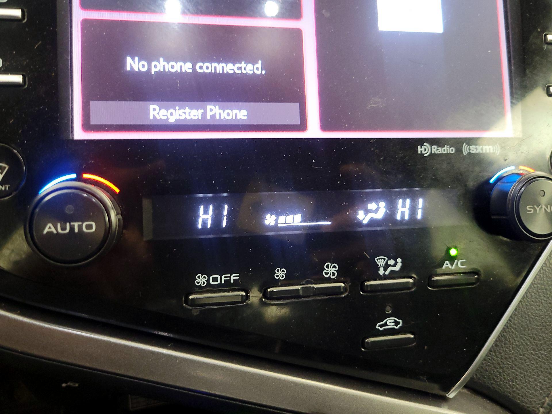 Thumbnail: 2018 Toyota Camry - 16