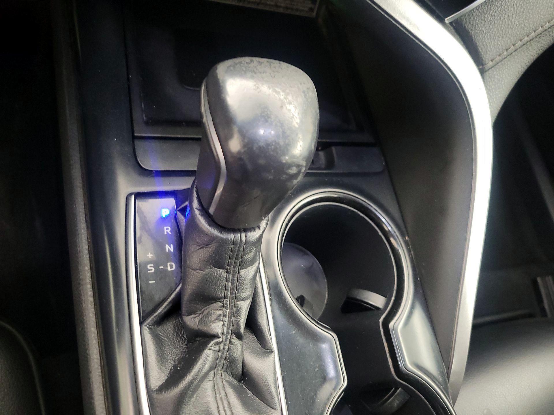 Thumbnail: 2018 Toyota Camry - 17
