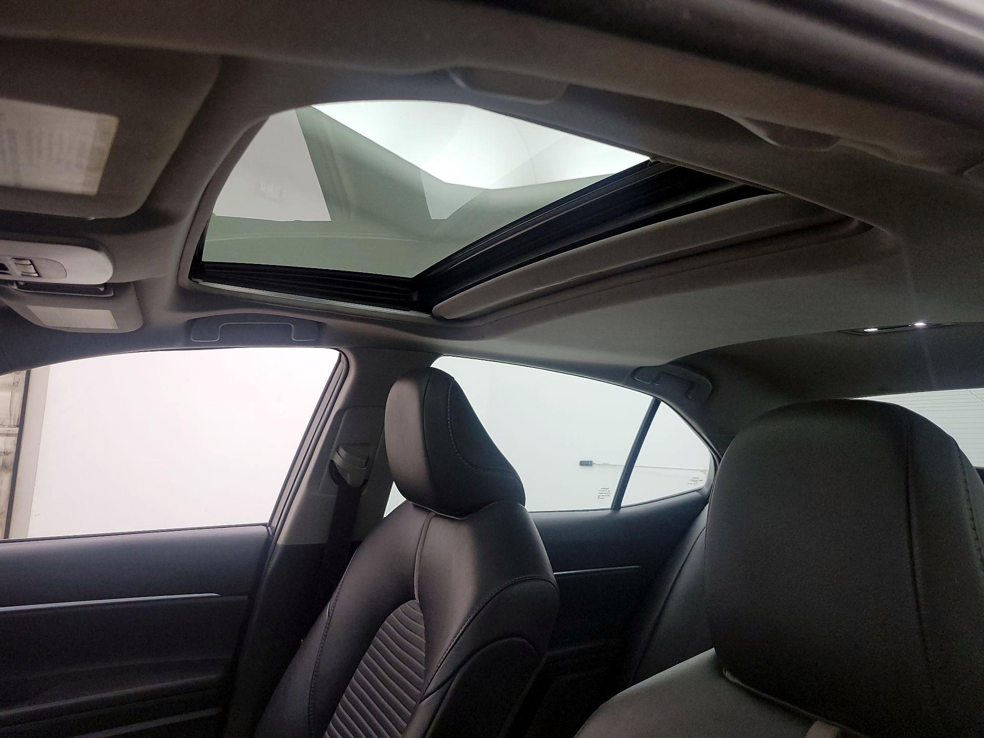 Thumbnail: 2018 Toyota Camry - 18