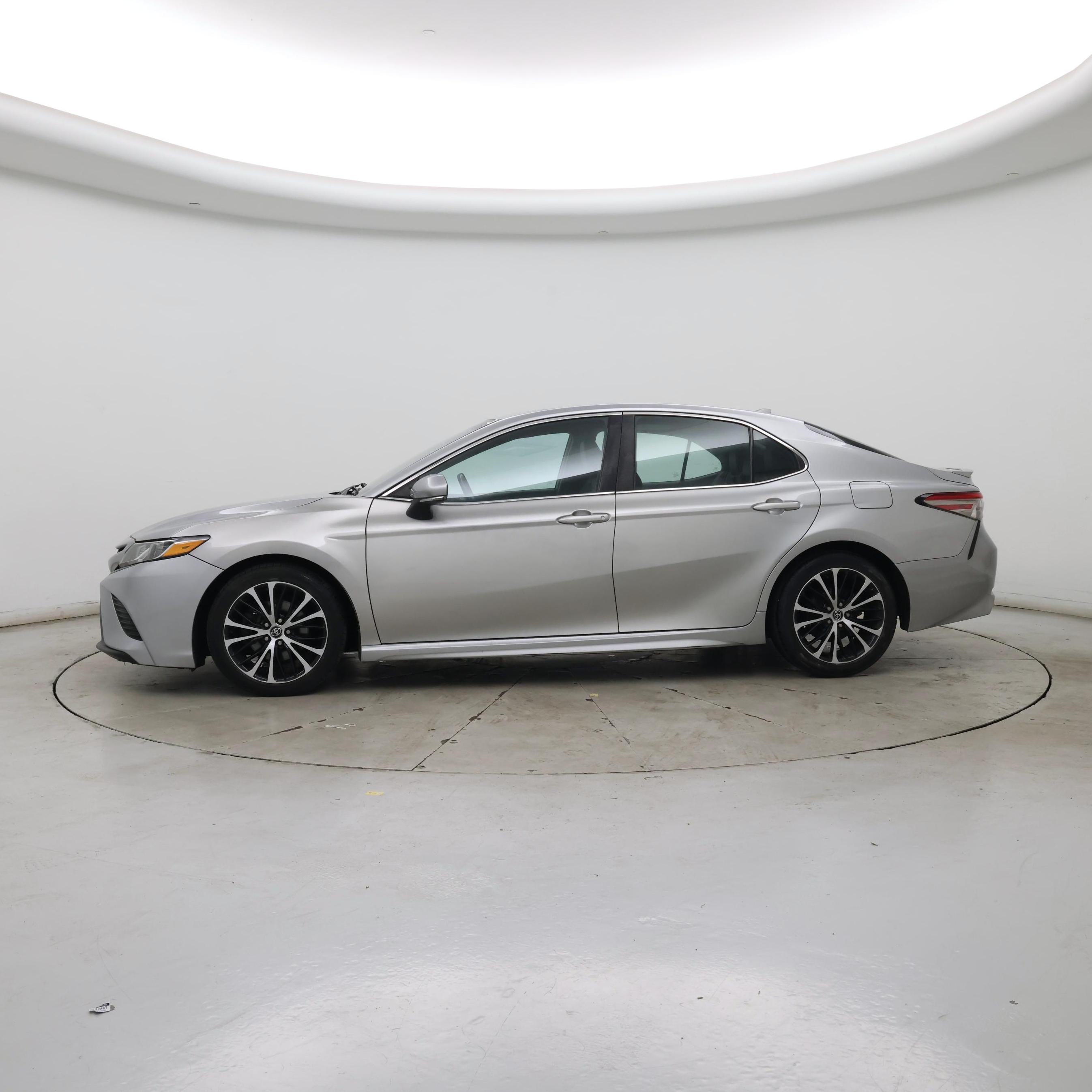 Thumbnail: 2018 Toyota Camry - 3