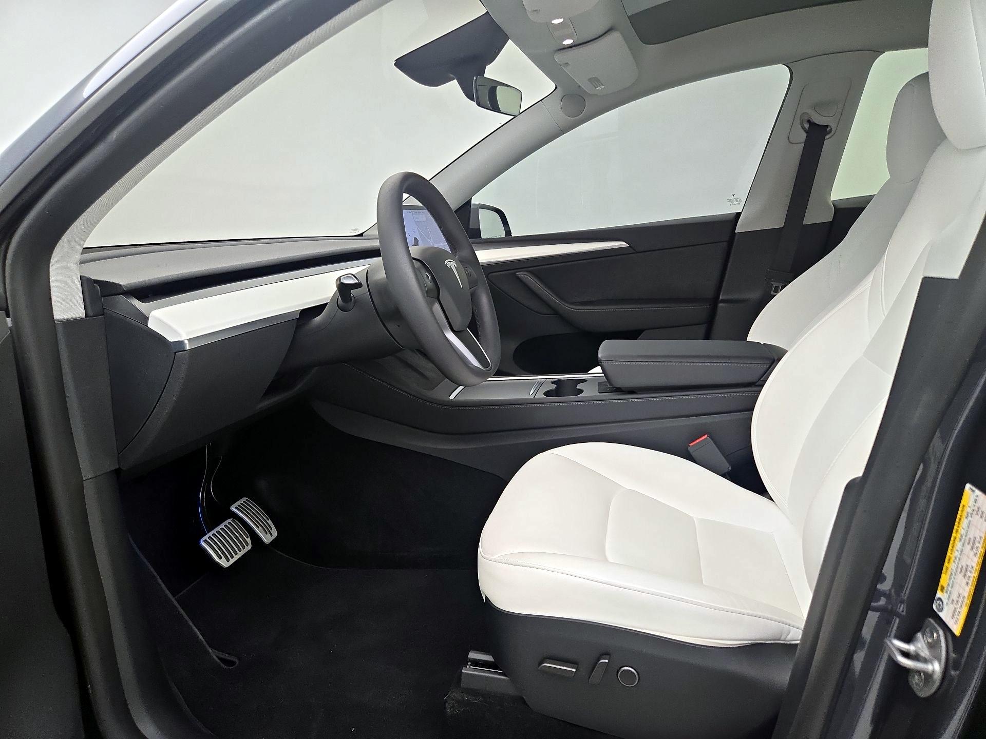 Thumbnail: 2023 Tesla Model Y - 11