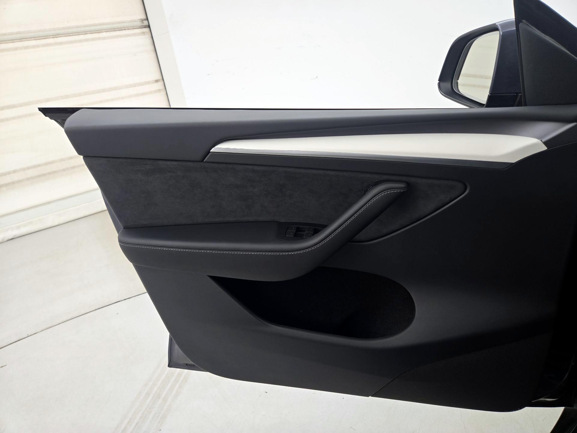 Thumbnail: 2023 Tesla Model Y - 12